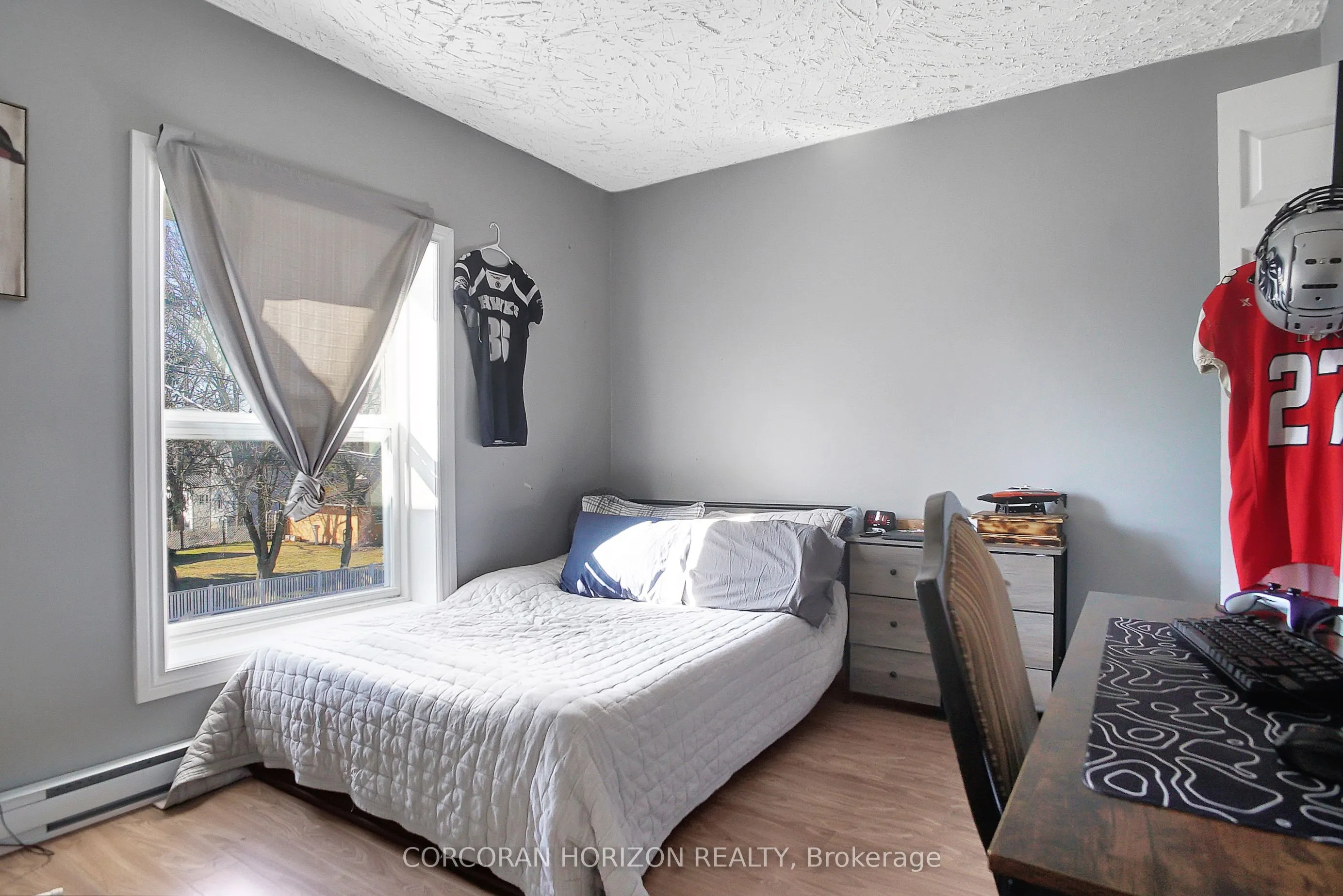 17 Shaw Avenue W