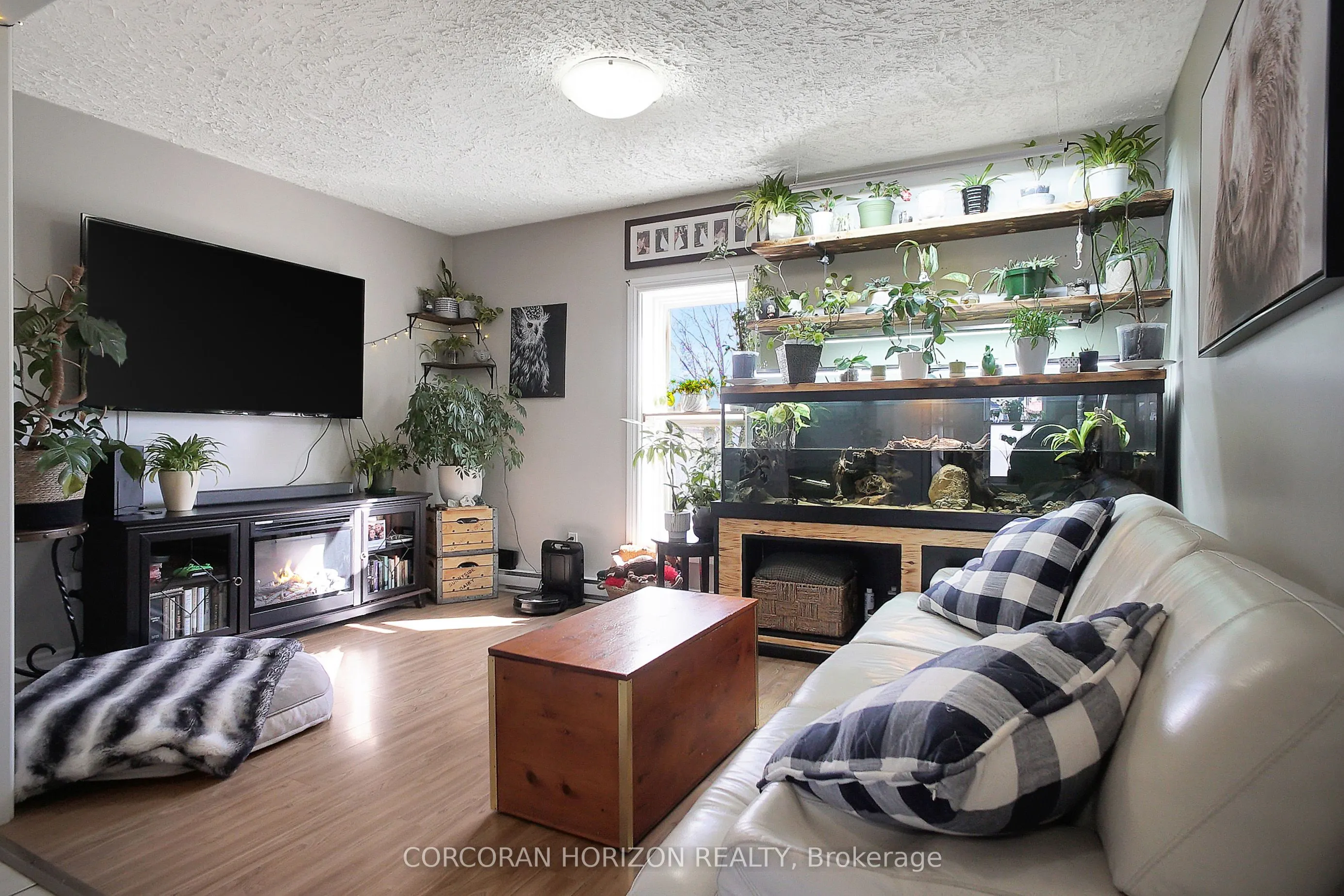 17 Shaw Avenue W