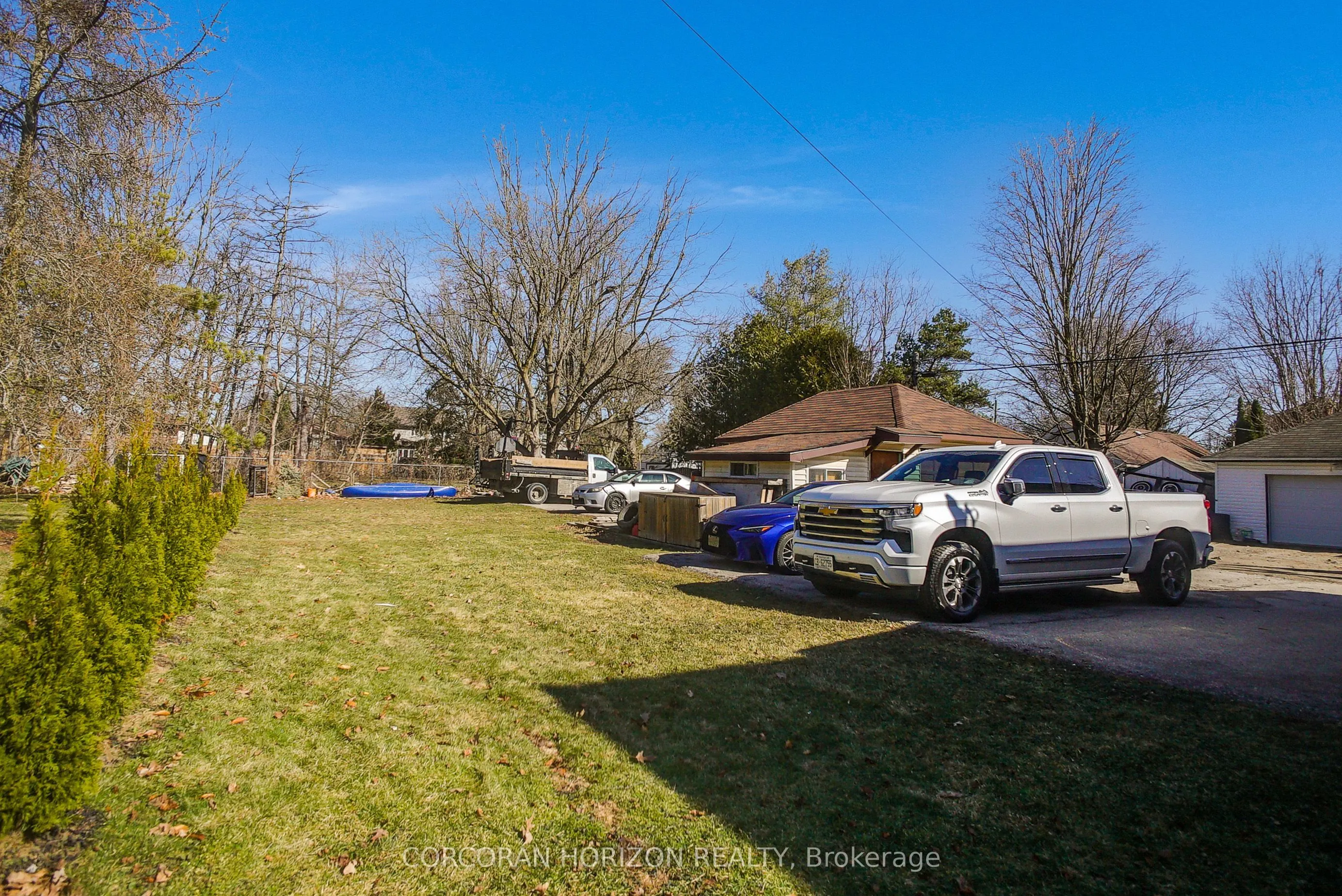 17 Shaw Avenue W