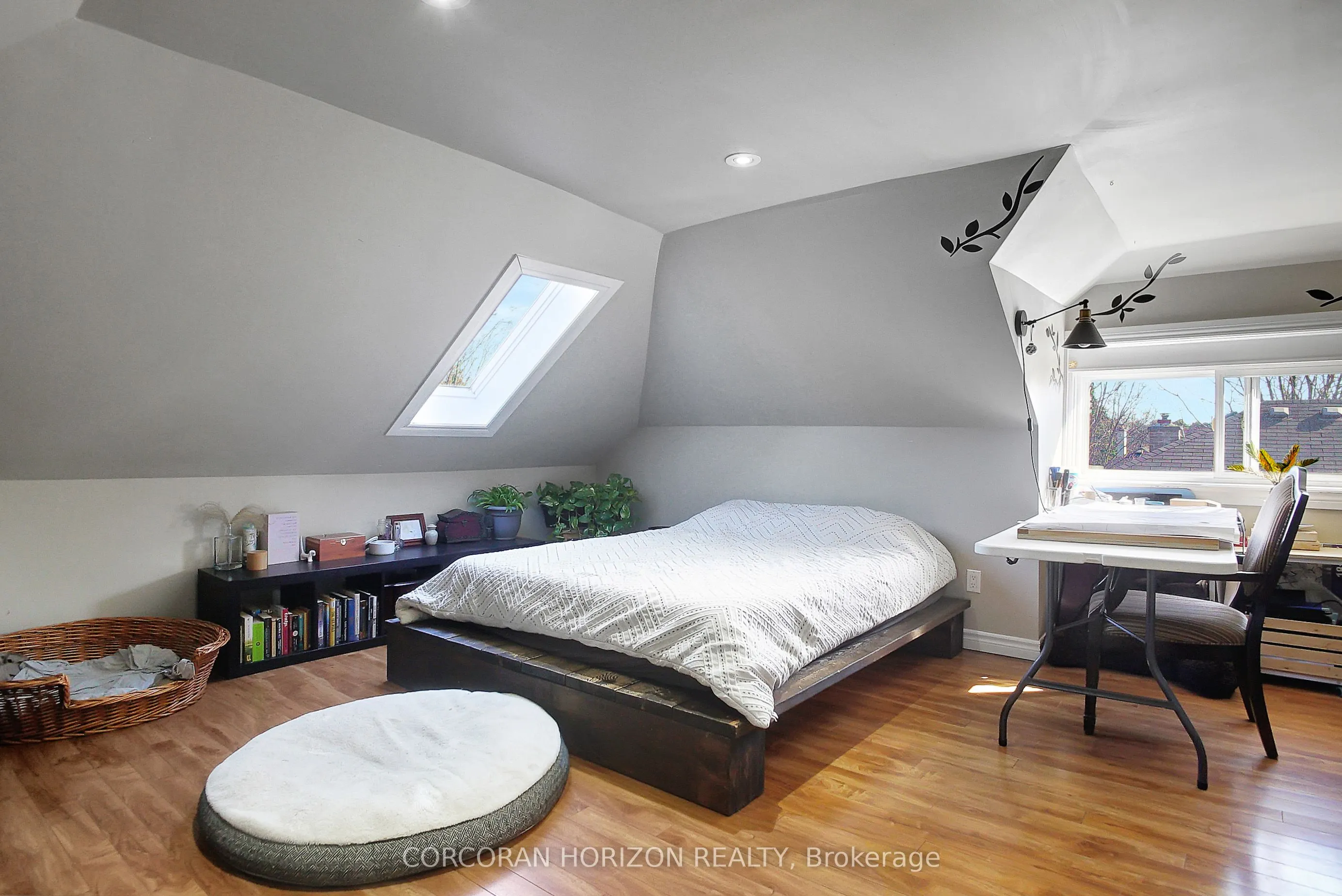 17 Shaw Avenue W