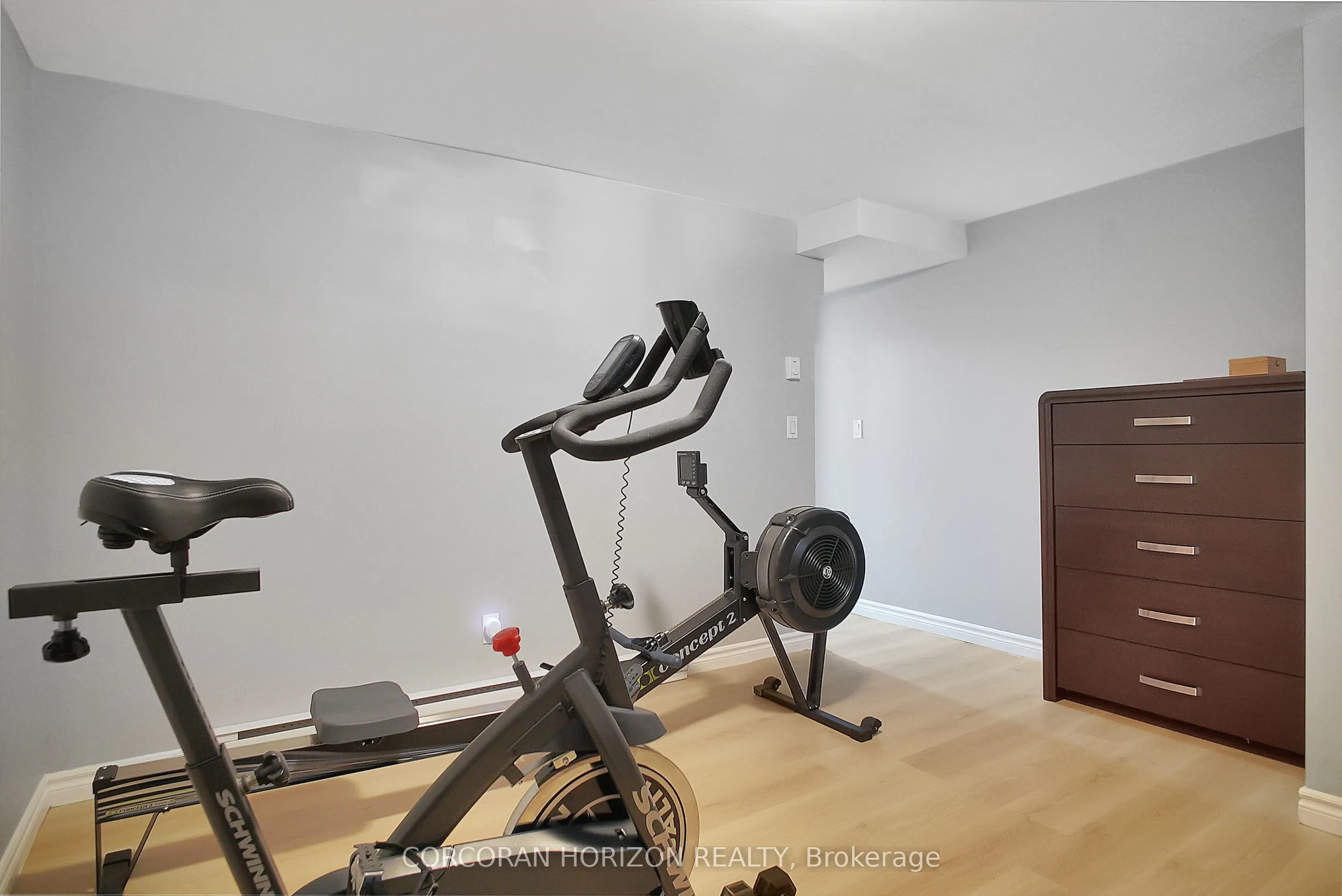 17 Shaw Avenue W