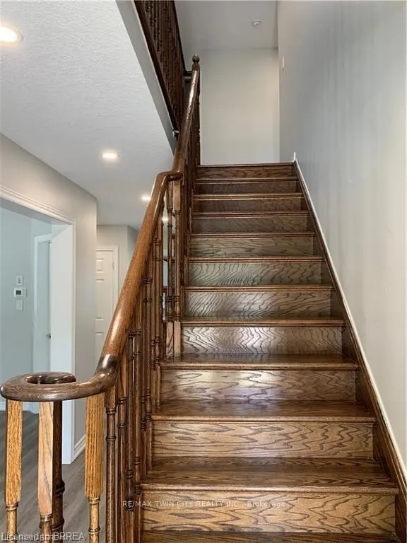 7 Hollinrake Avenue