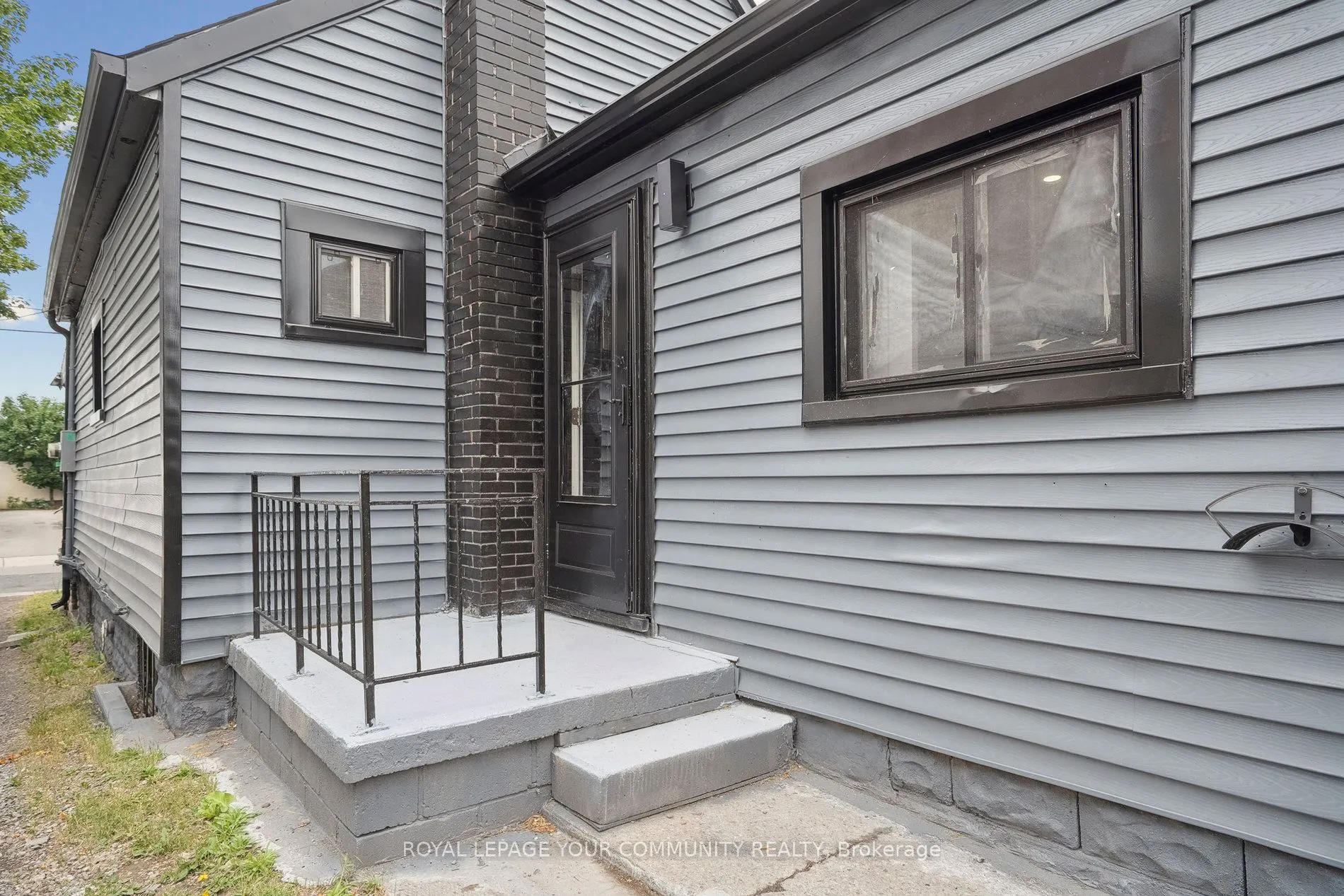 8 Merchison Avenue