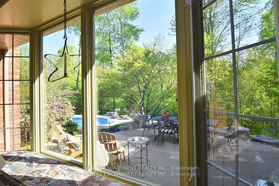 712 ROBSON Road