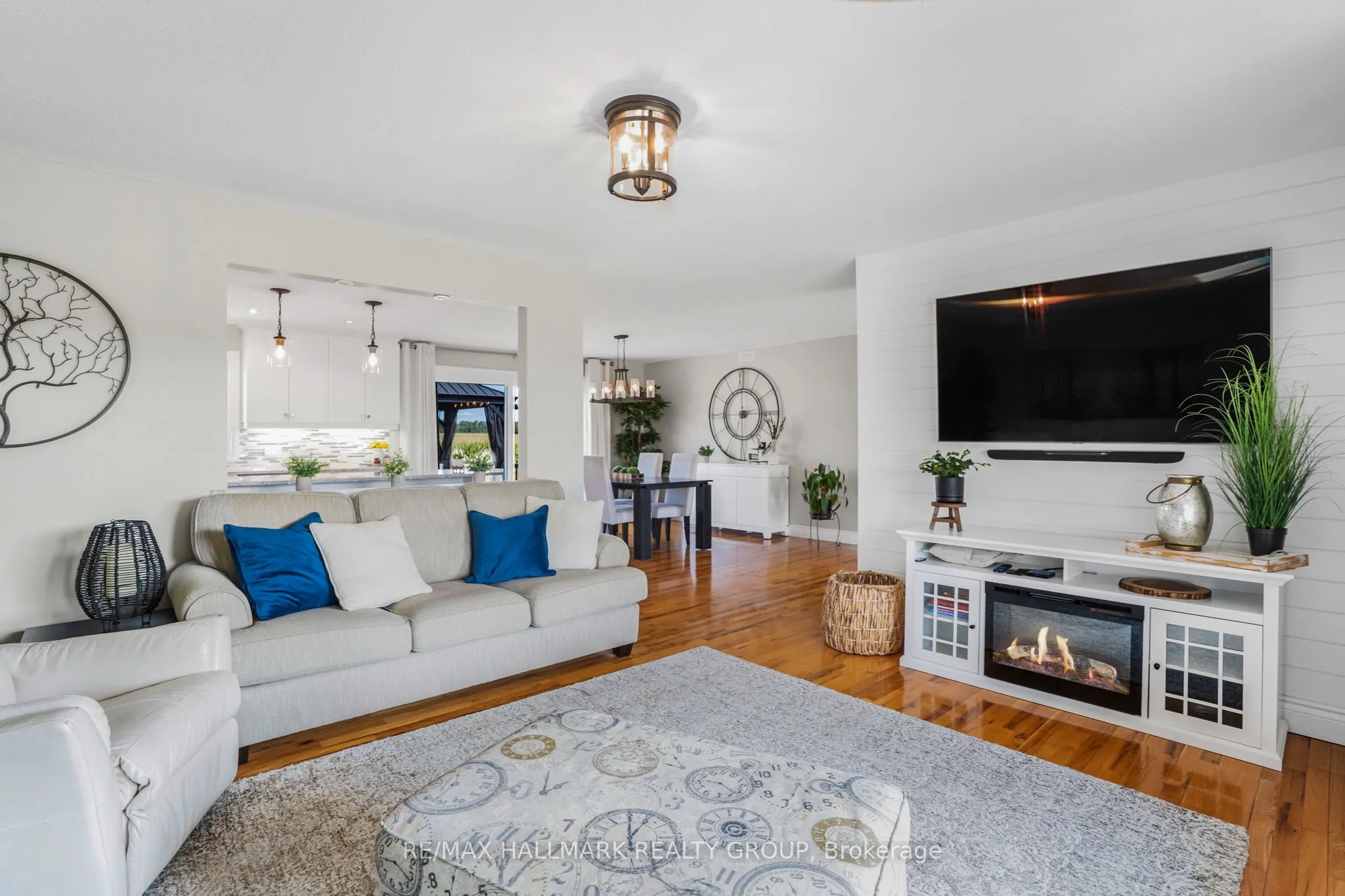 2321 DU LAC Road