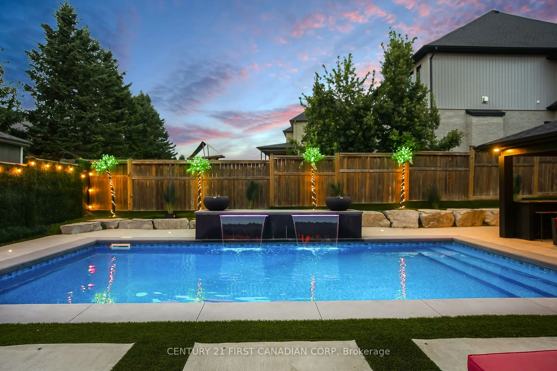 90 Pebblecreek Walk W