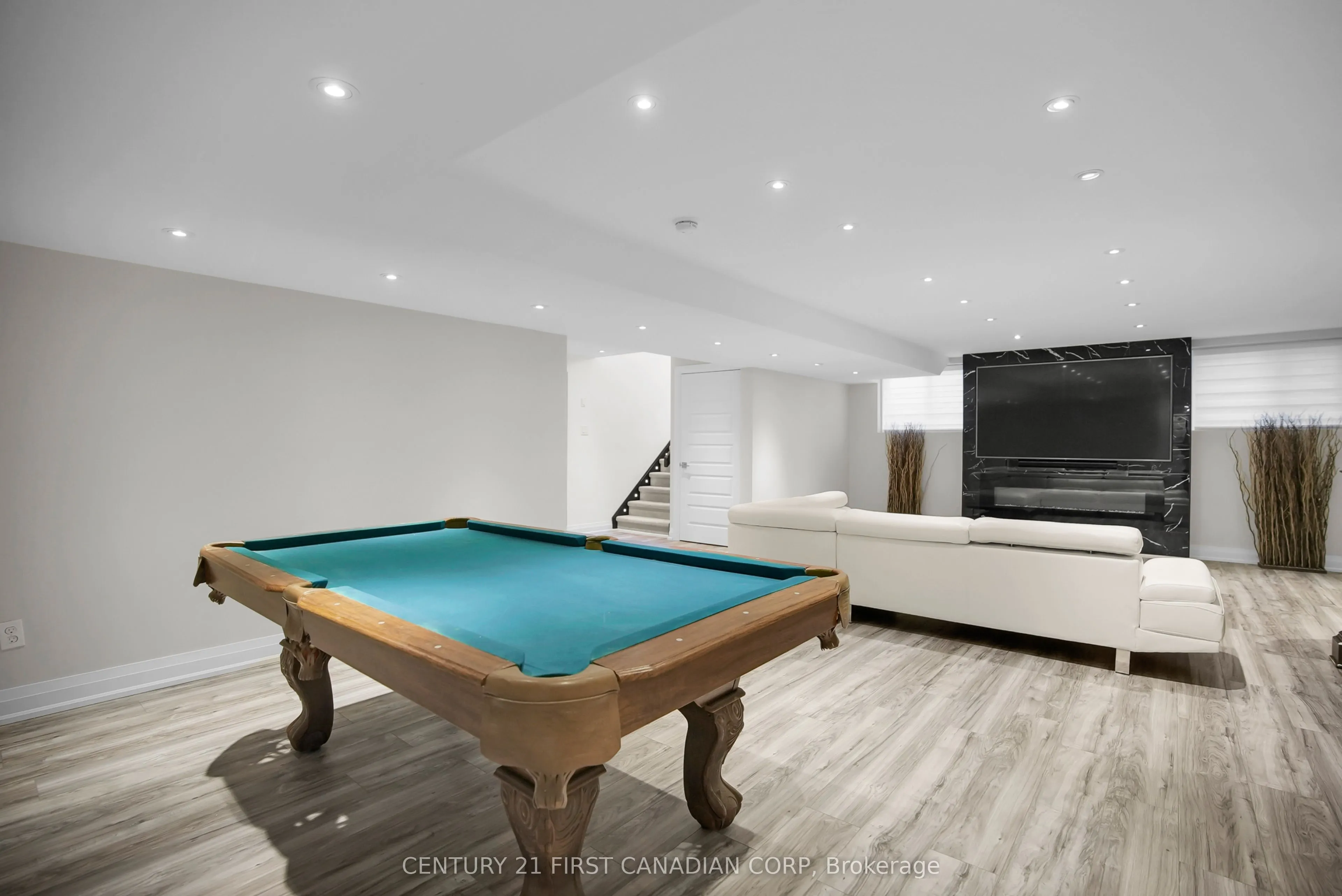 90 Pebblecreek Walk W
