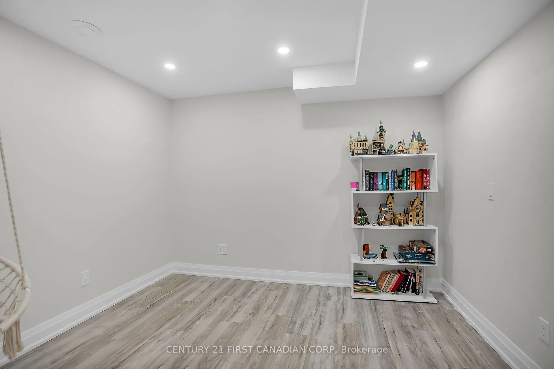90 Pebblecreek Walk W