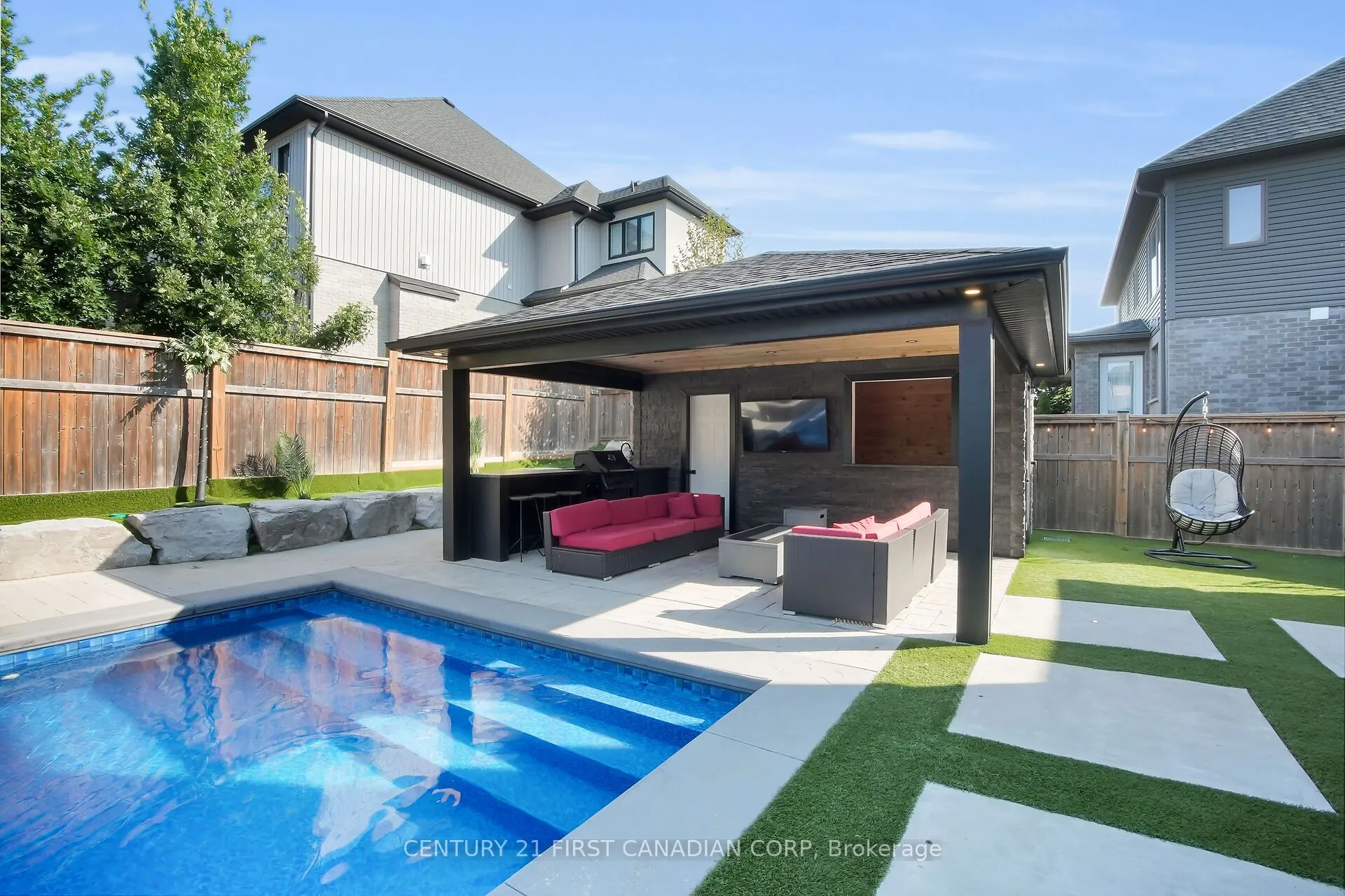 90 Pebblecreek Walk W