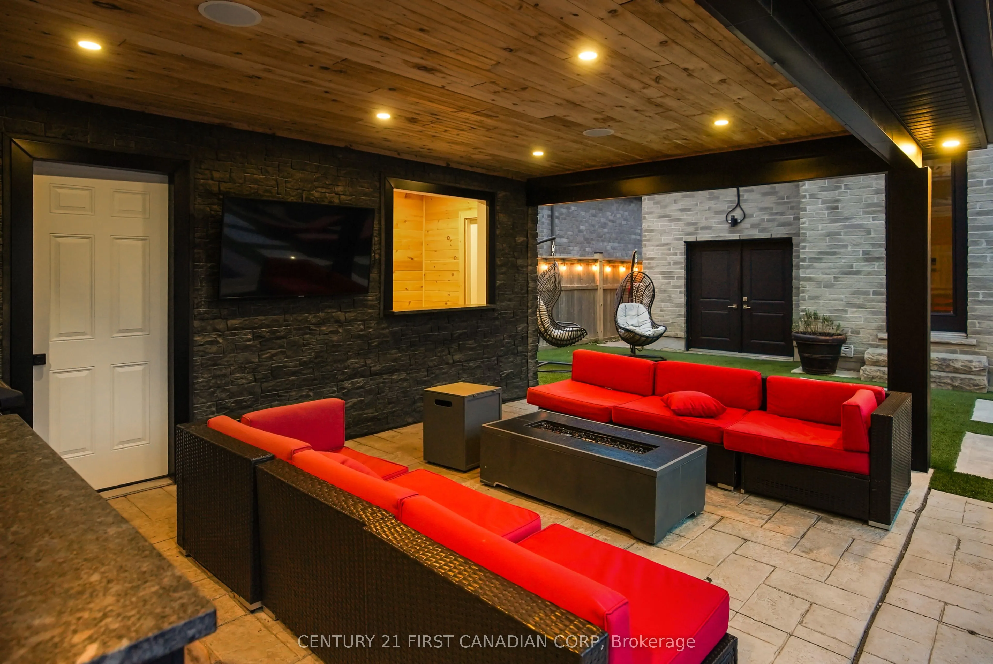 90 Pebblecreek Walk W
