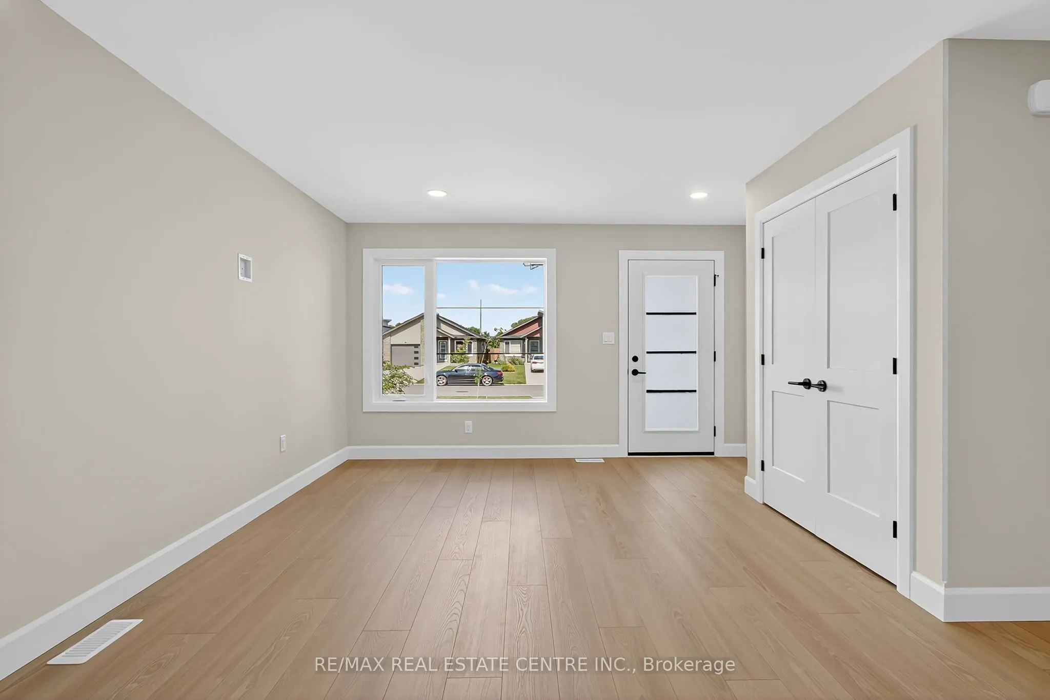 93 Moonstone Crescent
