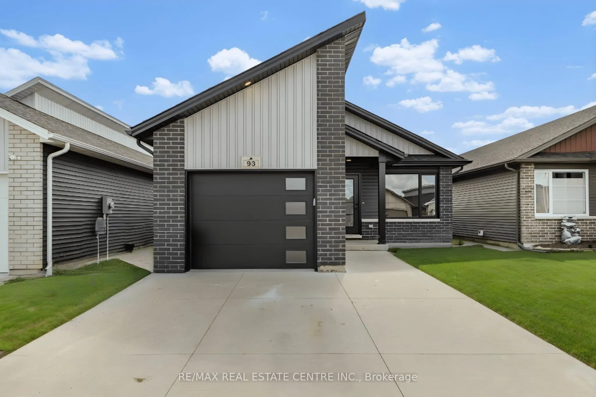 93 Moonstone Crescent
