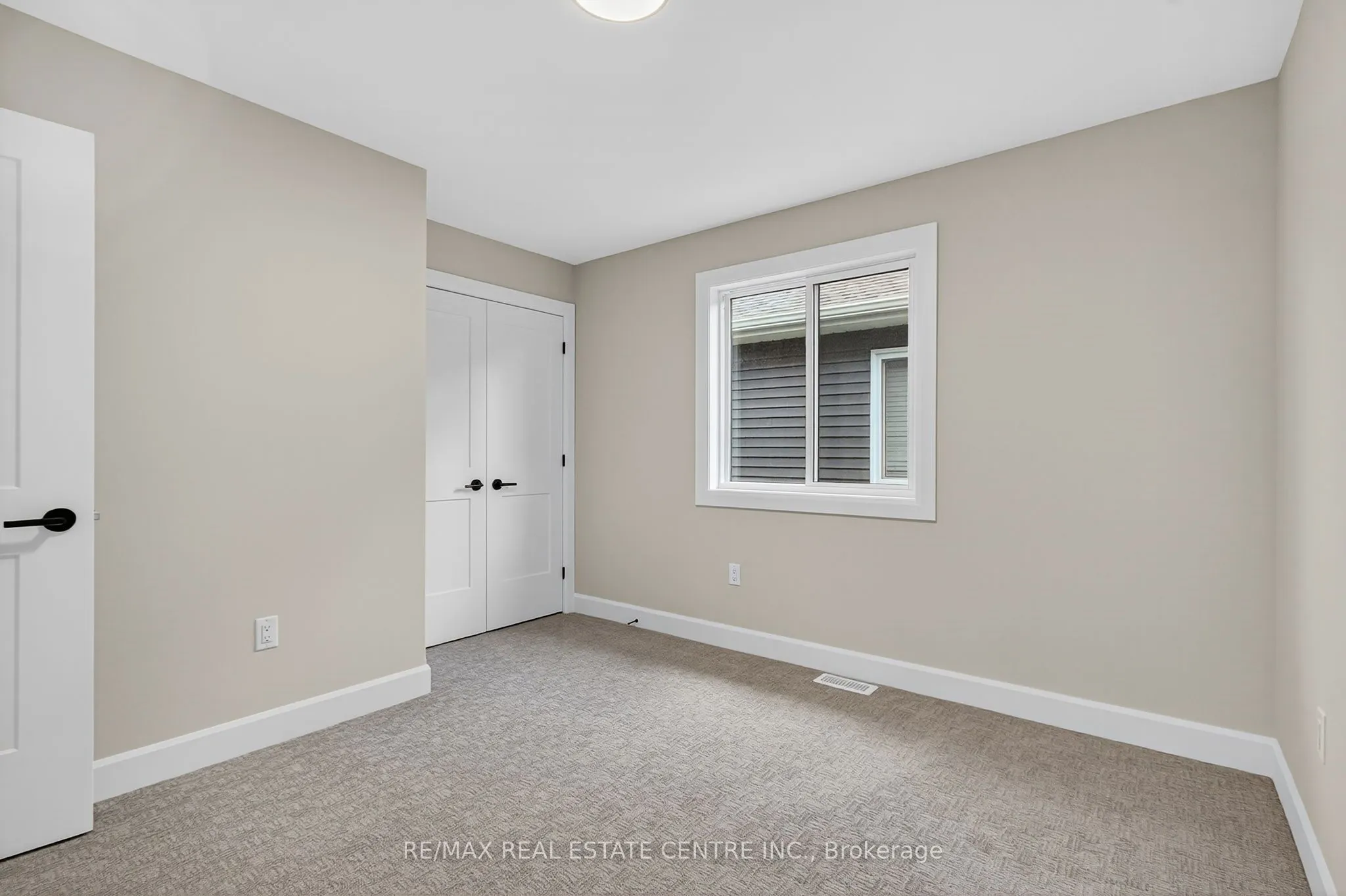 93 Moonstone Crescent