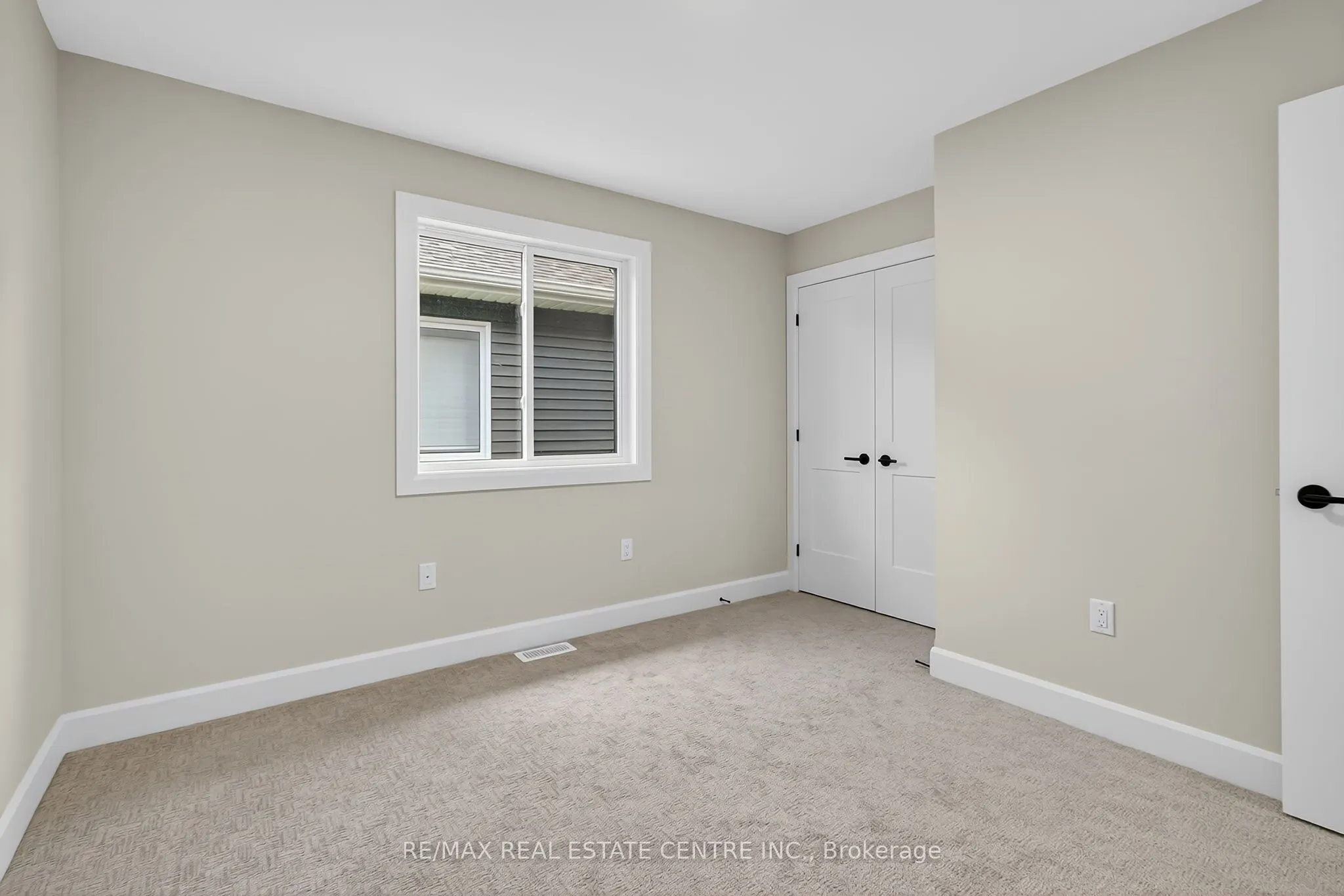 93 Moonstone Crescent