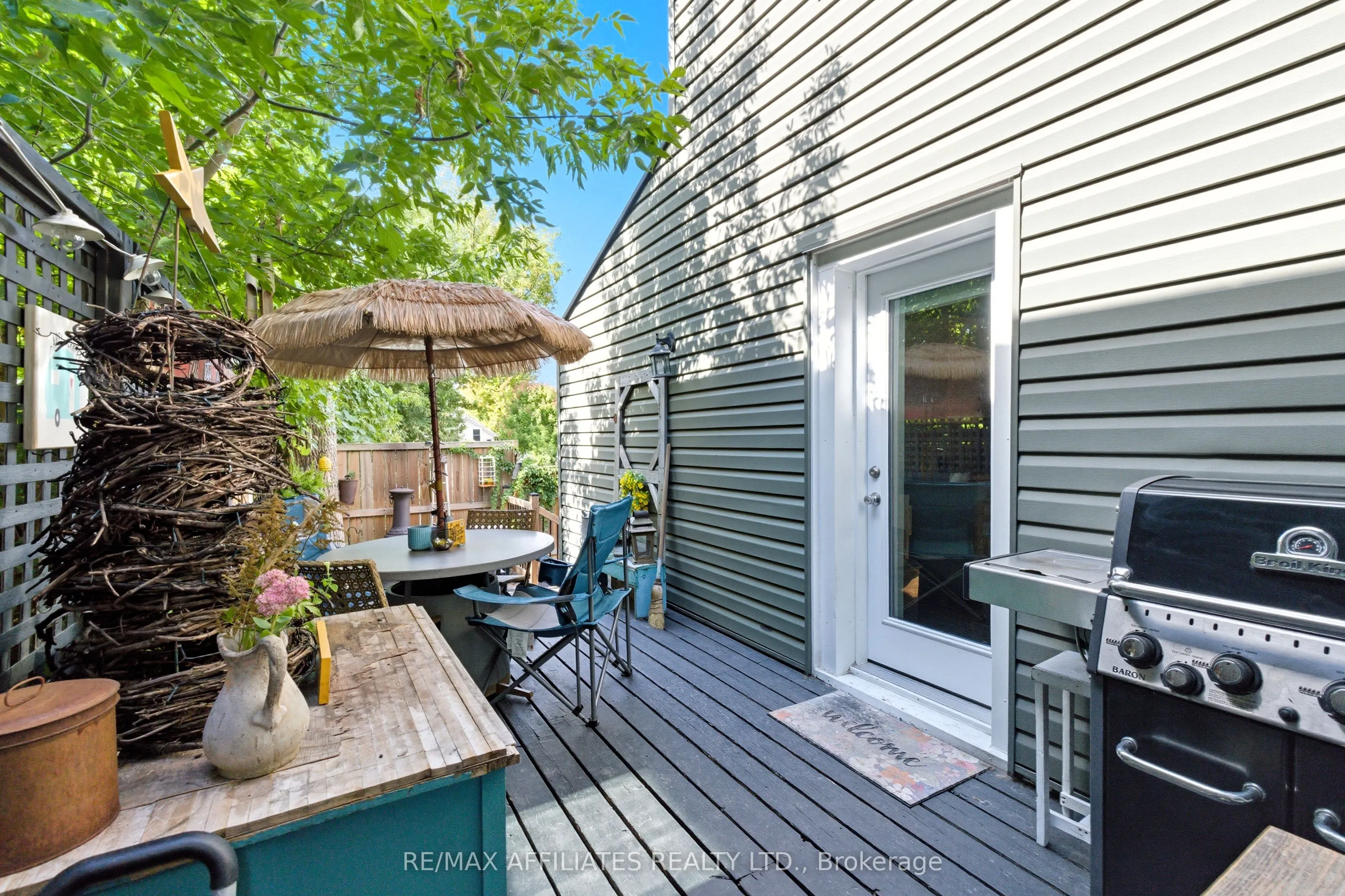 104 Bethune Street