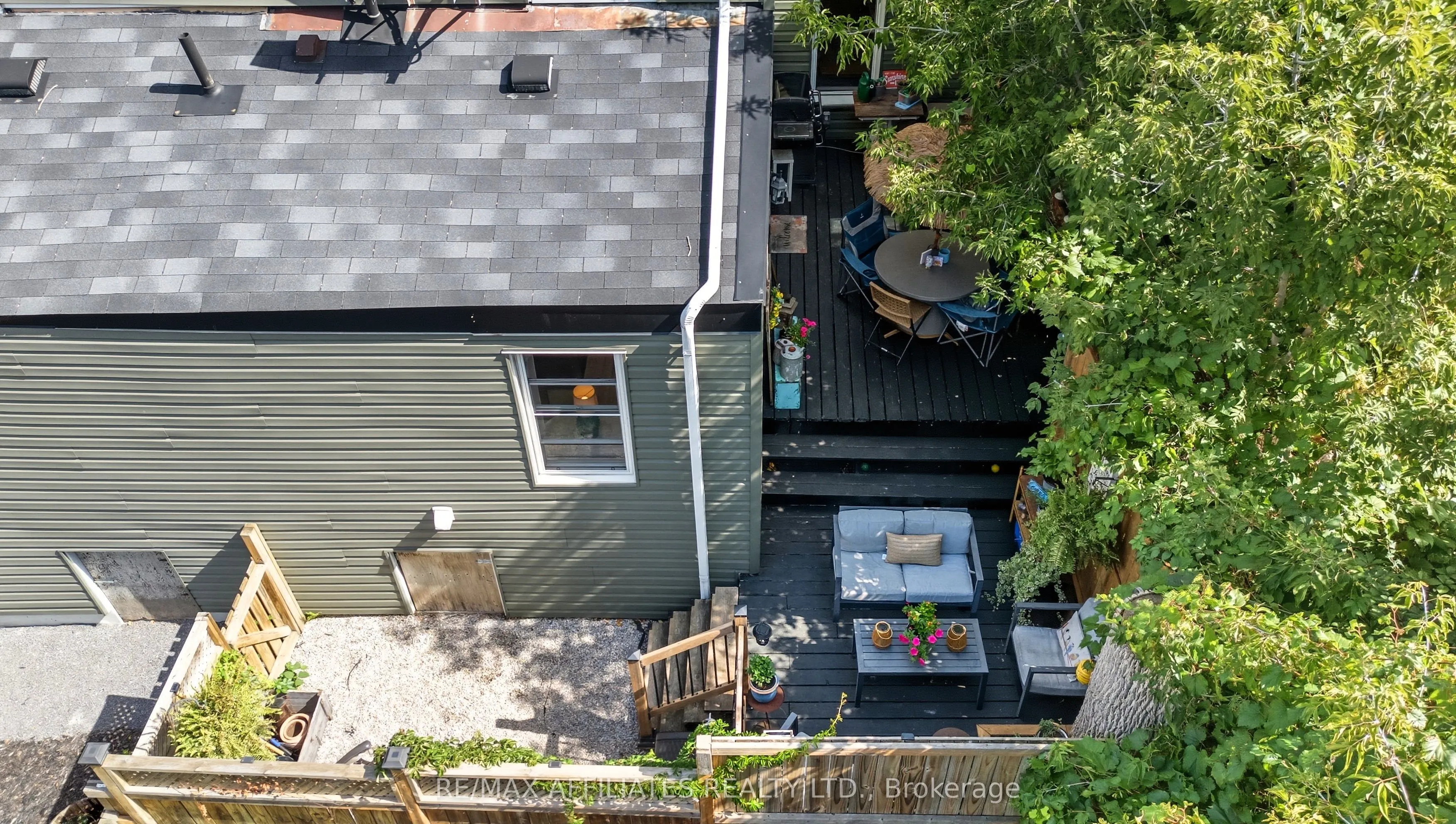104 Bethune Street