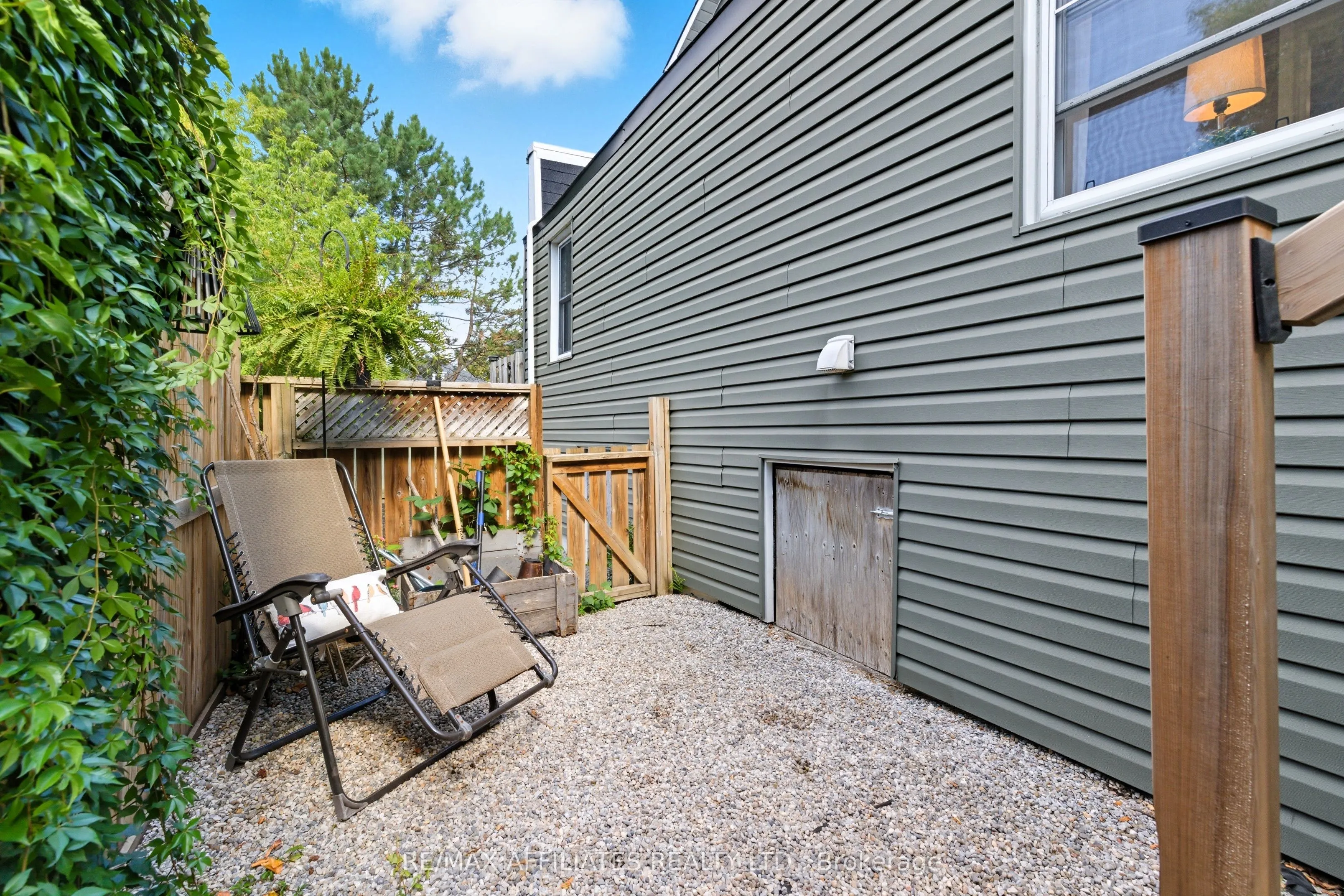 104 Bethune Street