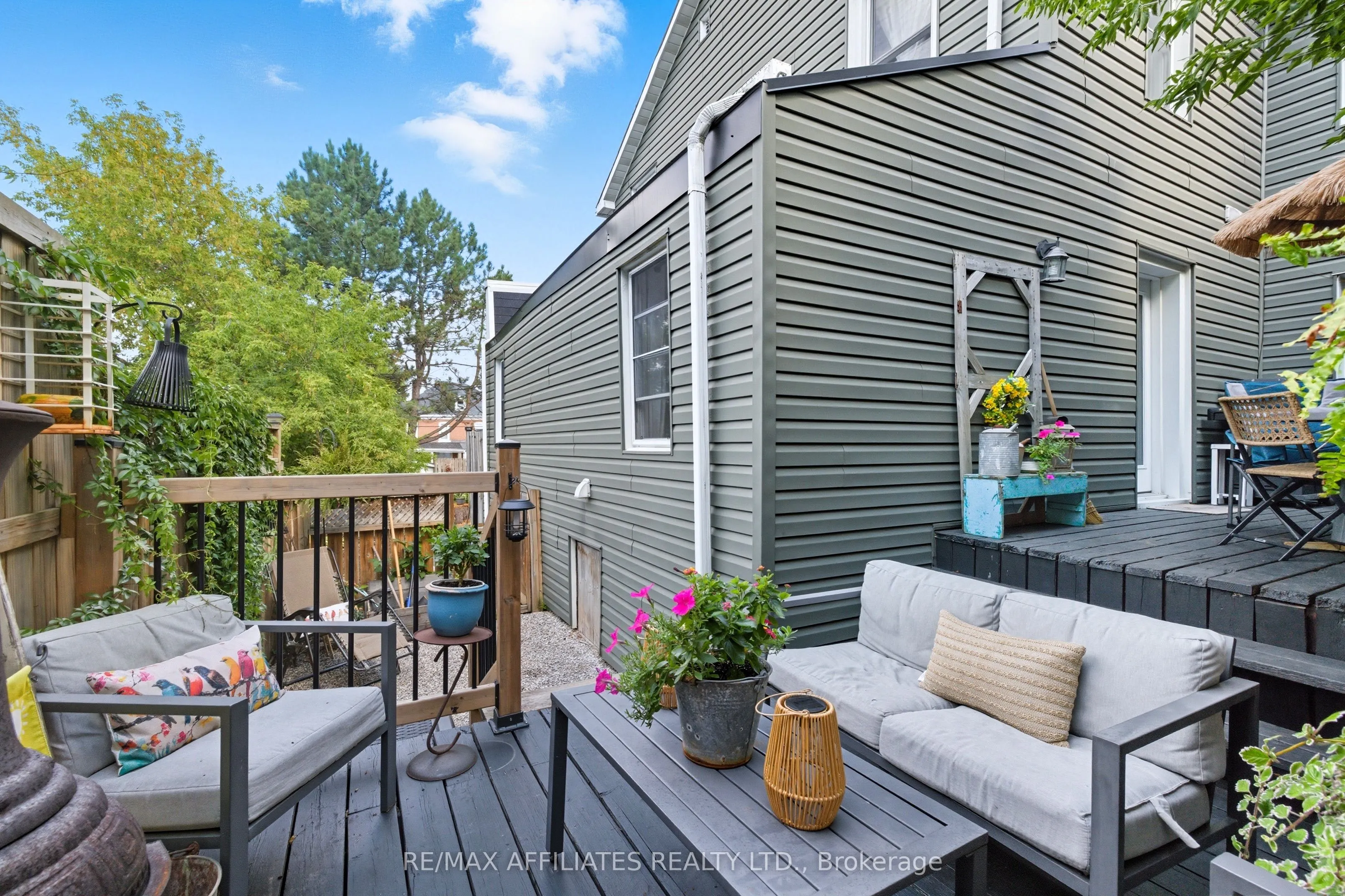 104 Bethune Street
