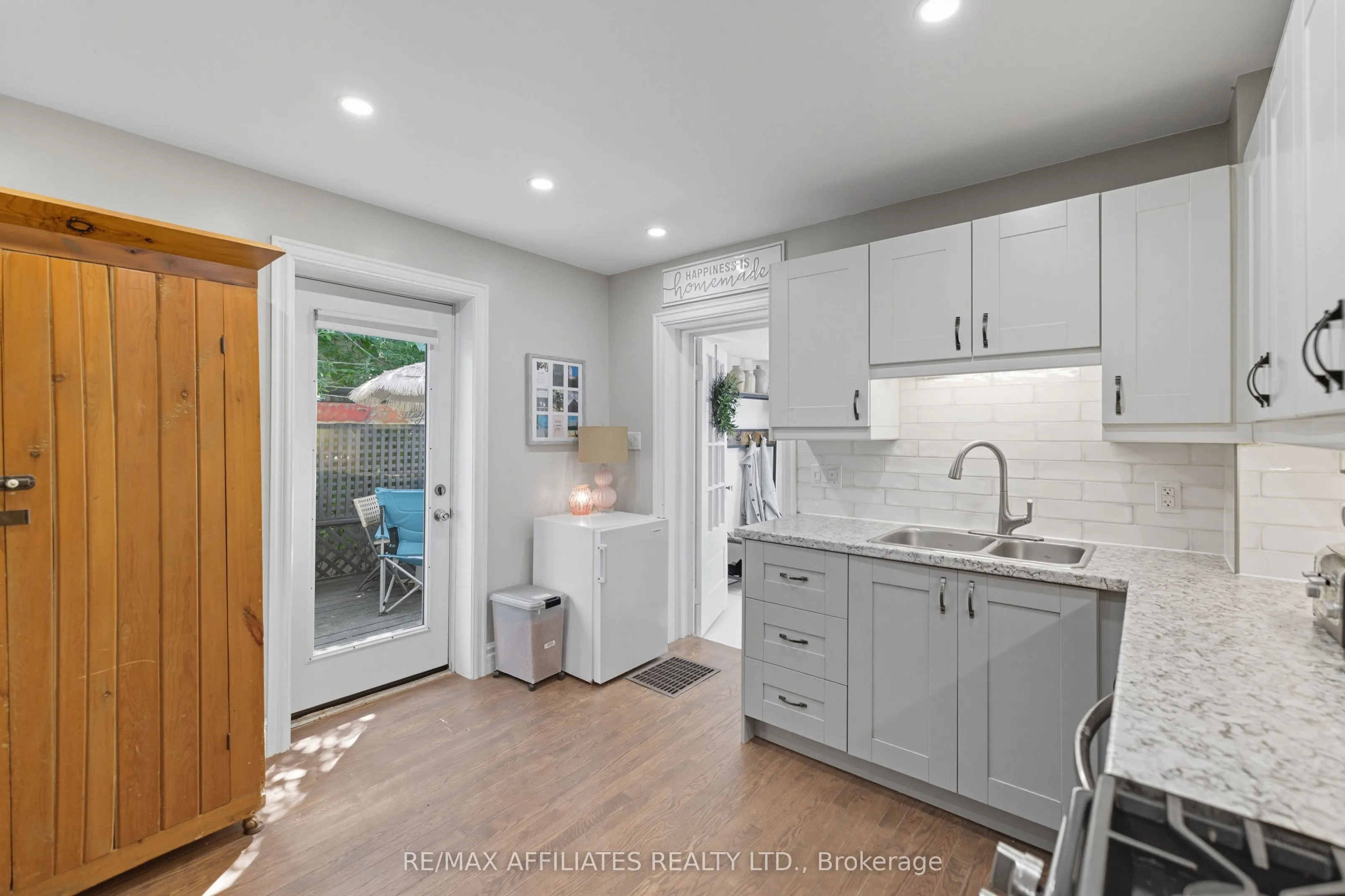 104 Bethune Street