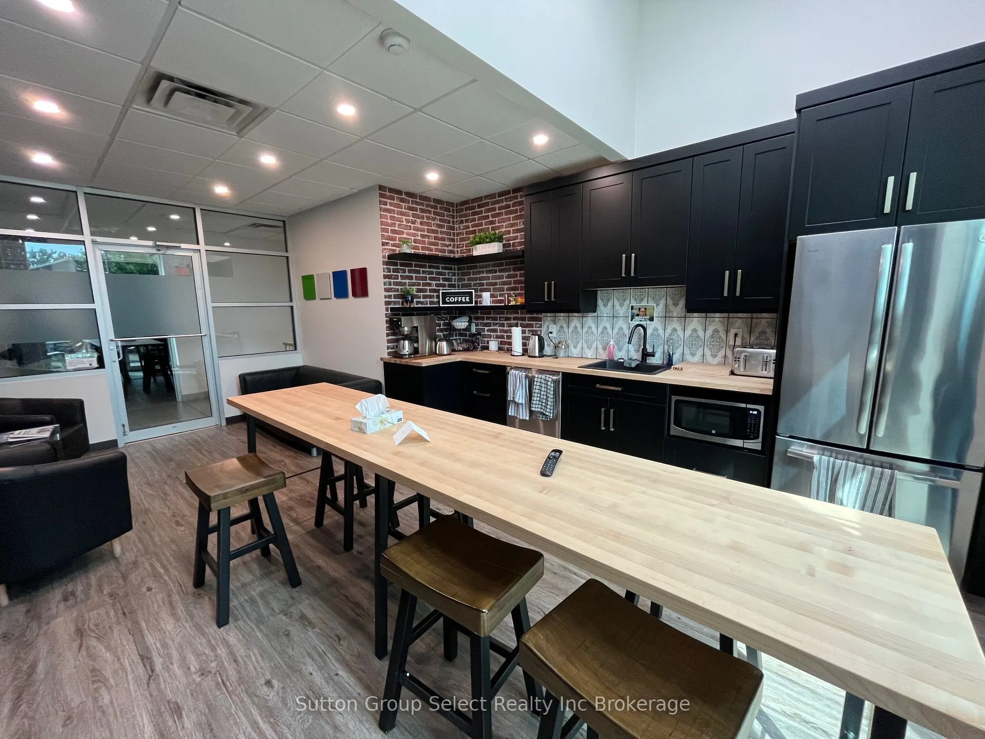 143 Bell Street E