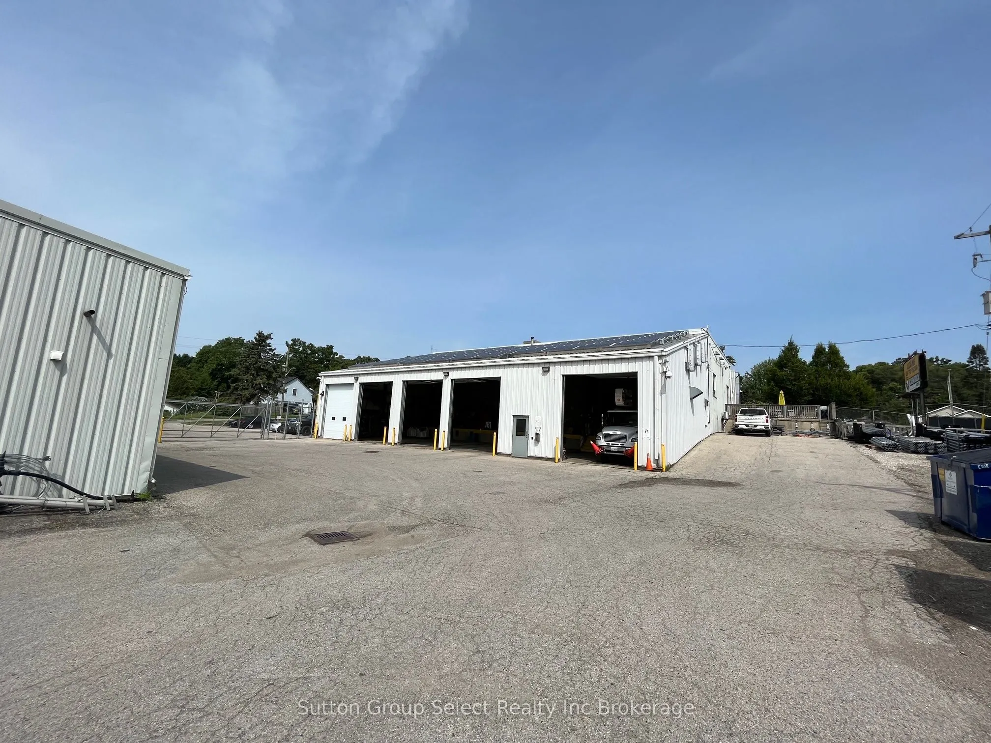 143 Bell Street E