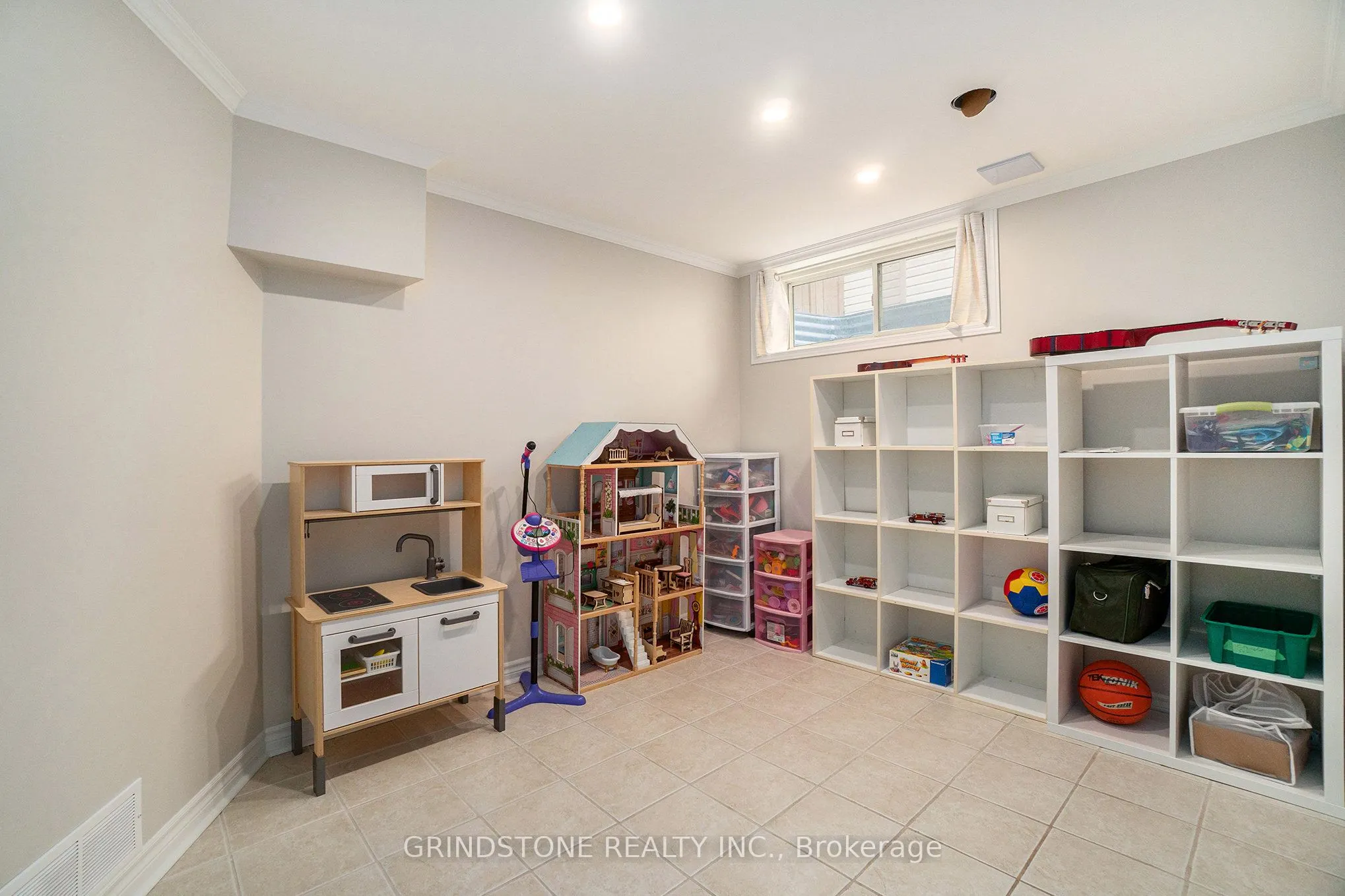 95 Evanshen Crescent