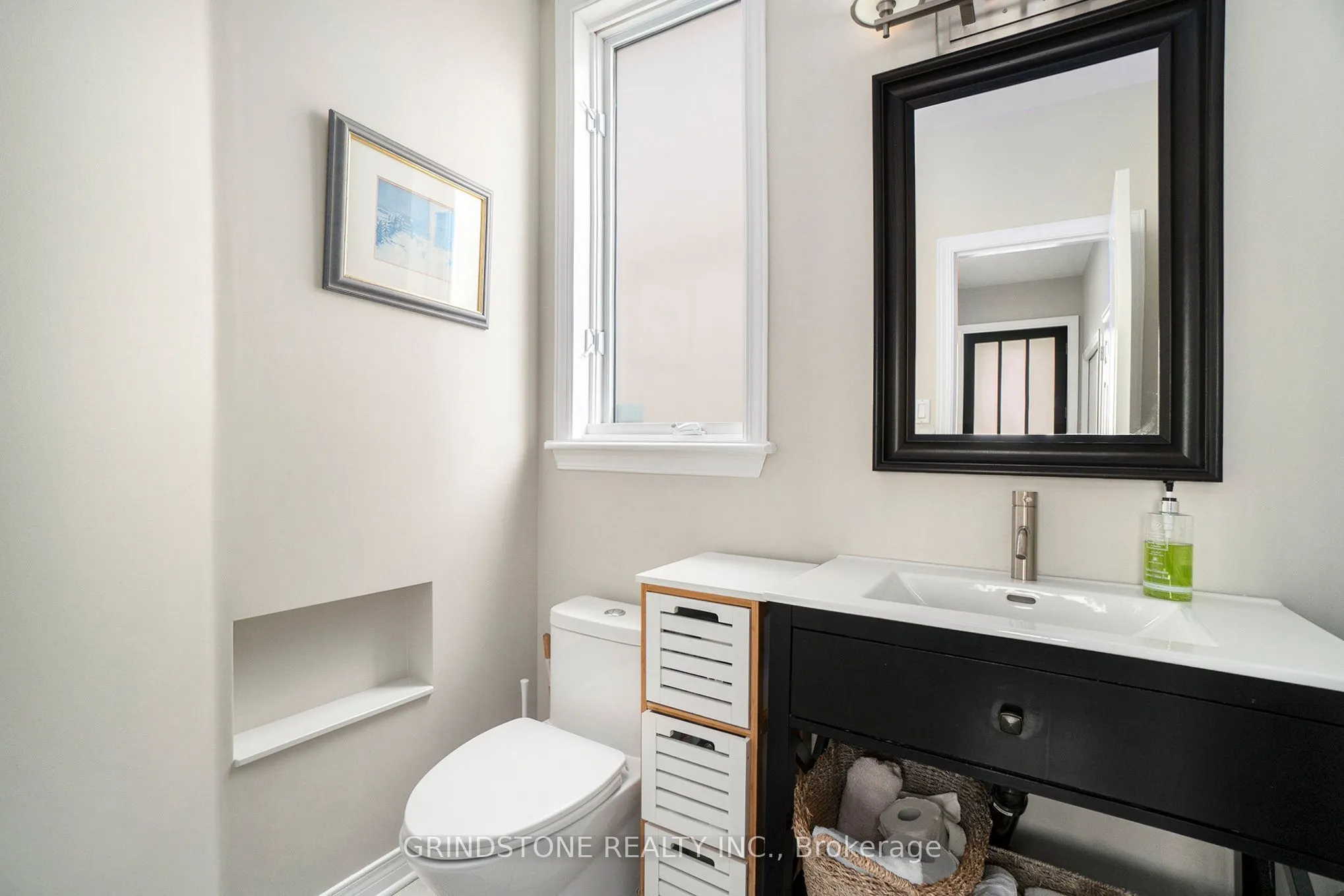 95 Evanshen Crescent