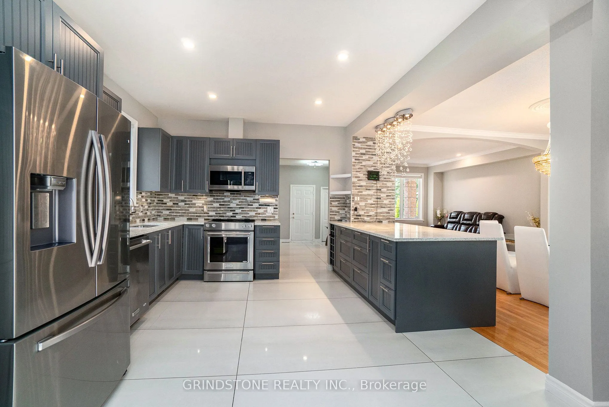 95 Evanshen Crescent