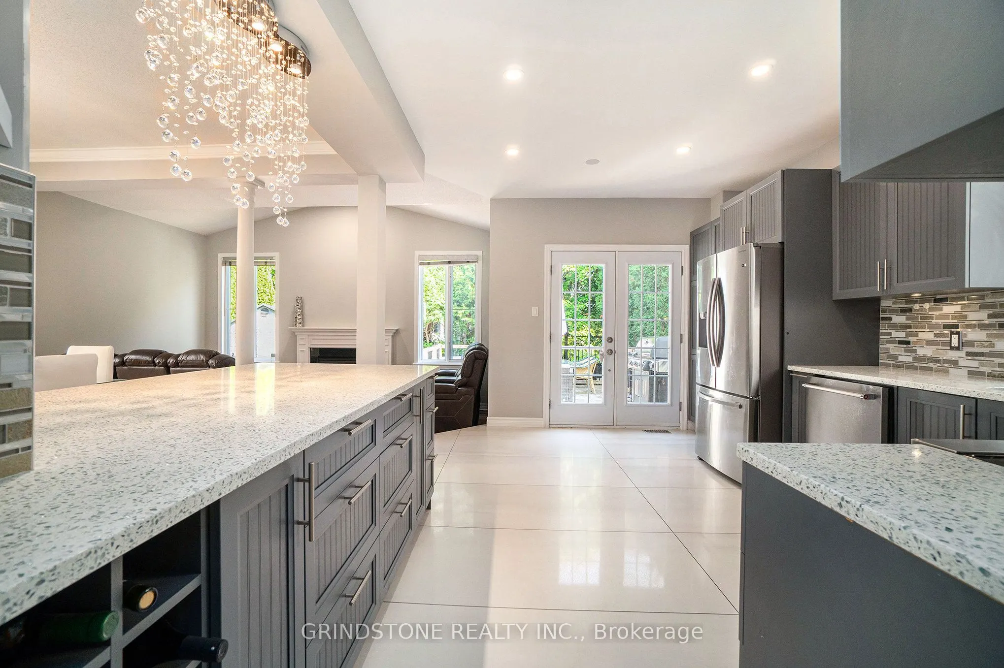 95 Evanshen Crescent