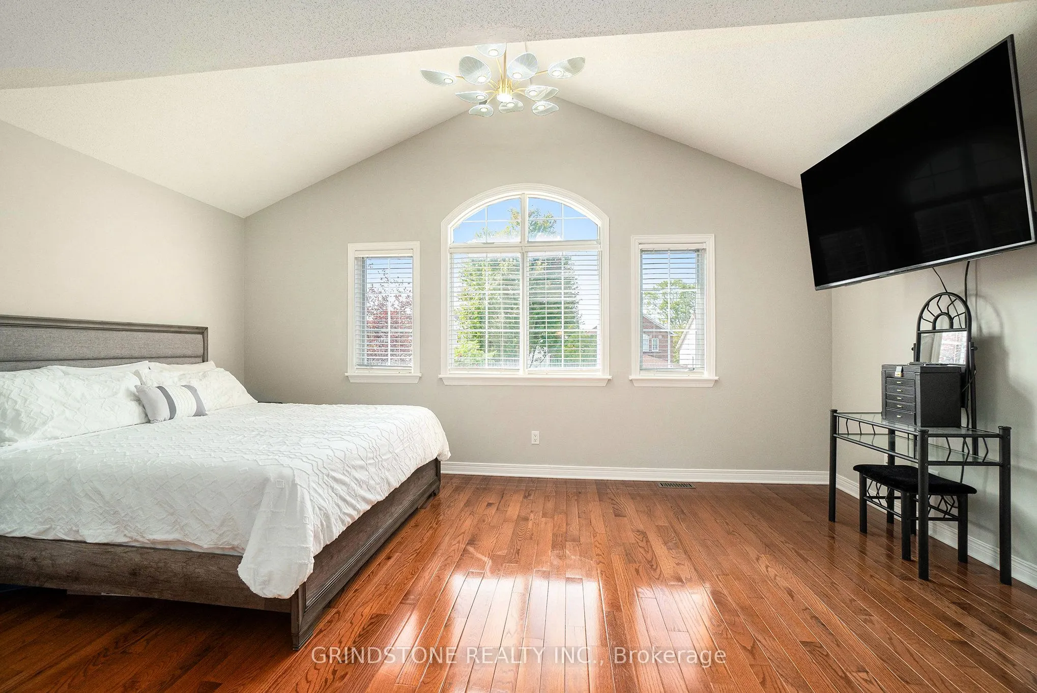 95 Evanshen Crescent