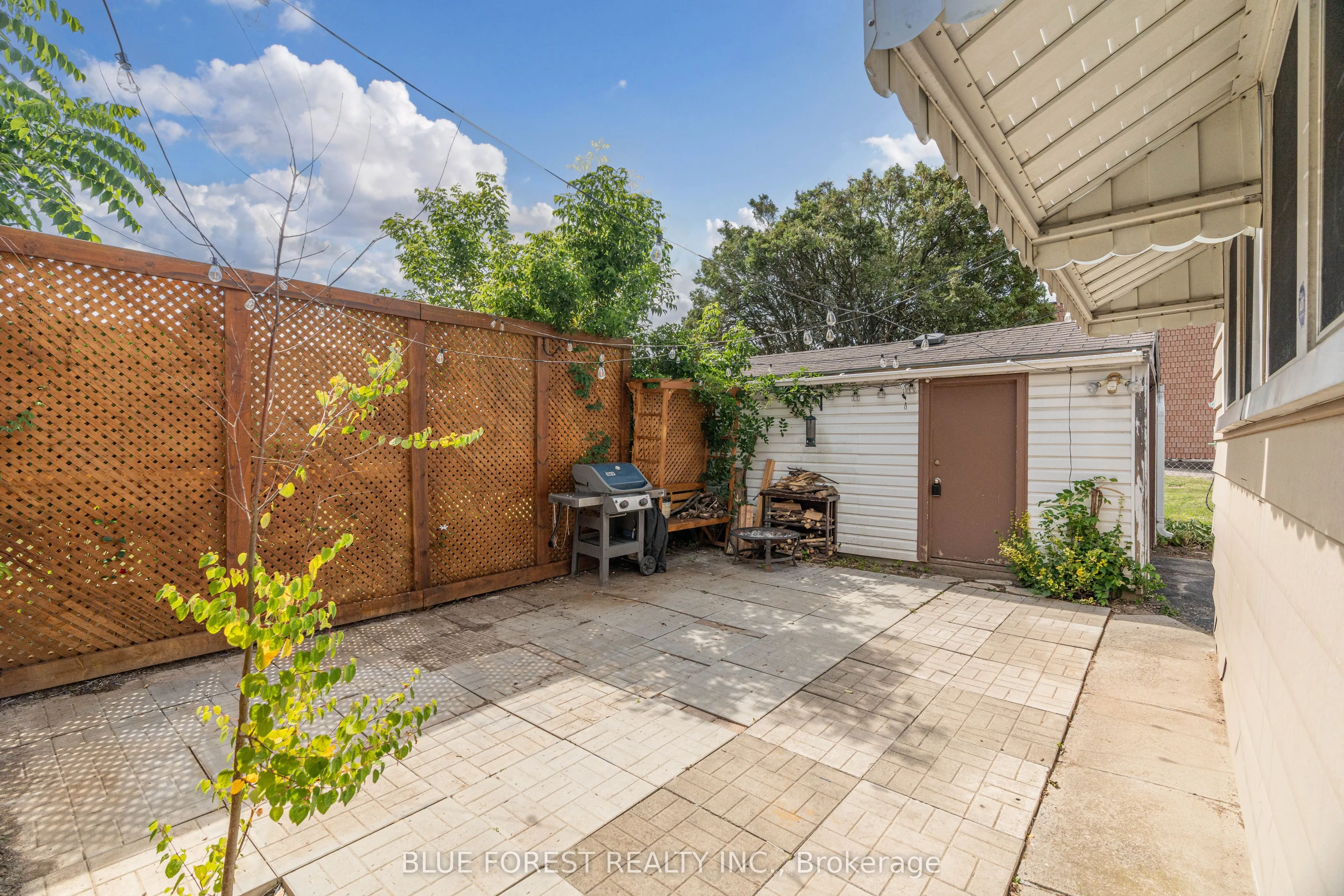 17 Emery Street E