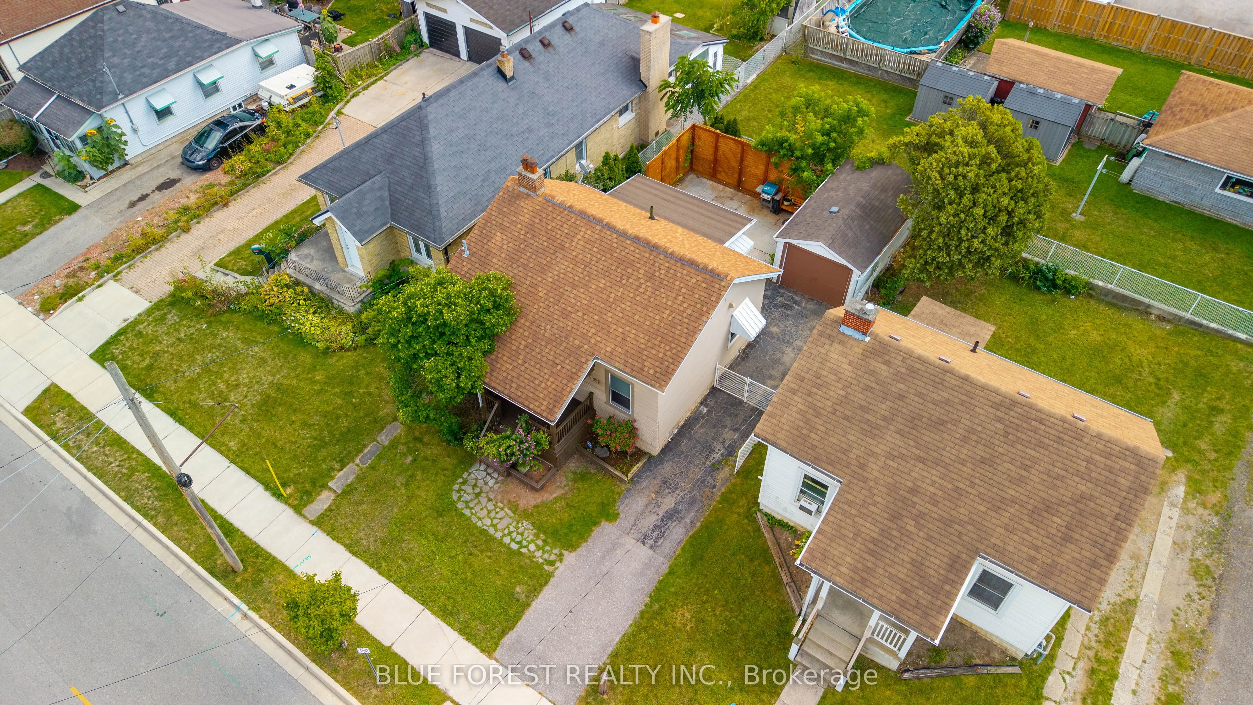 17 Emery Street E