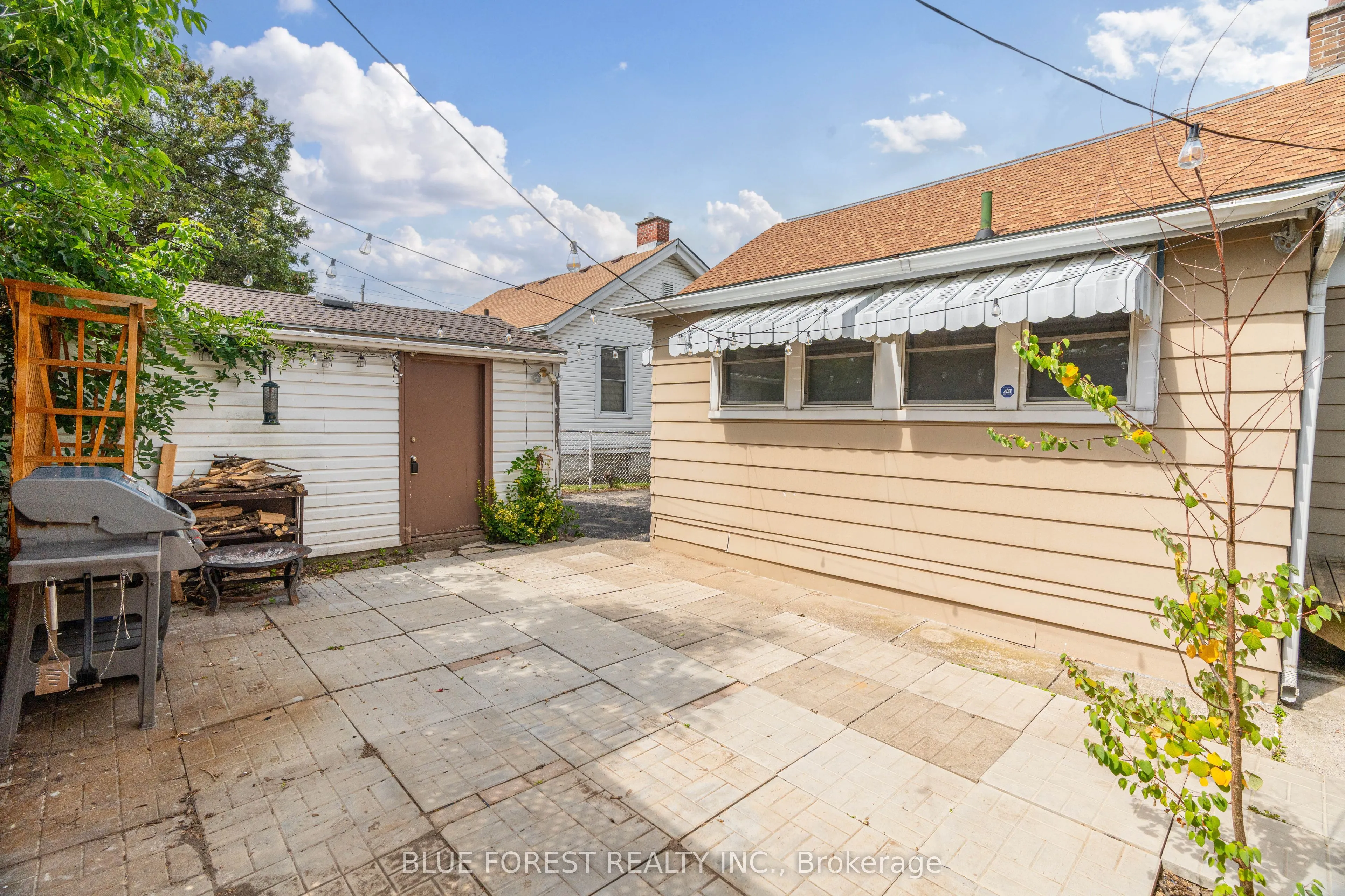 17 Emery Street E