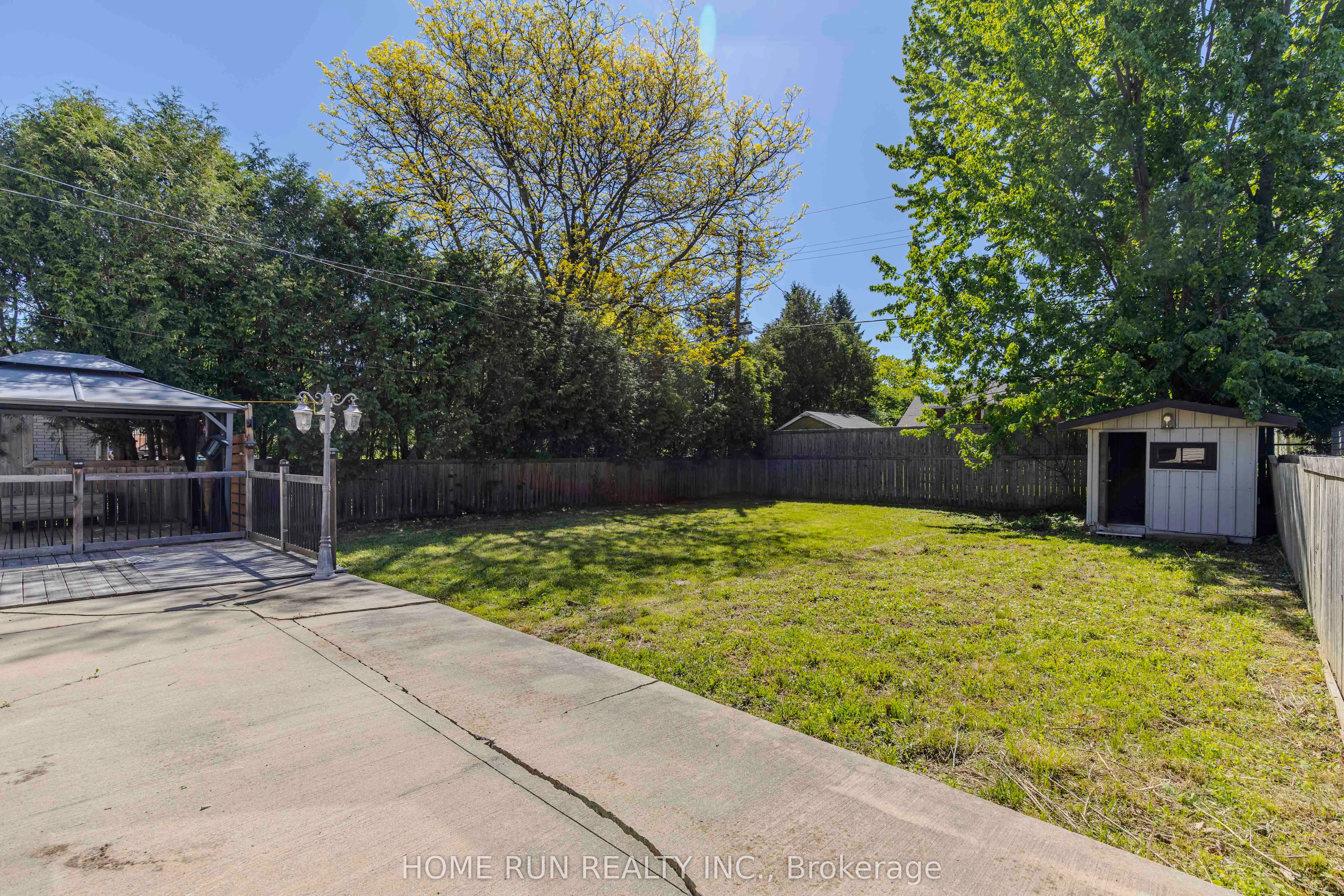 92 Meadowlands Drive W