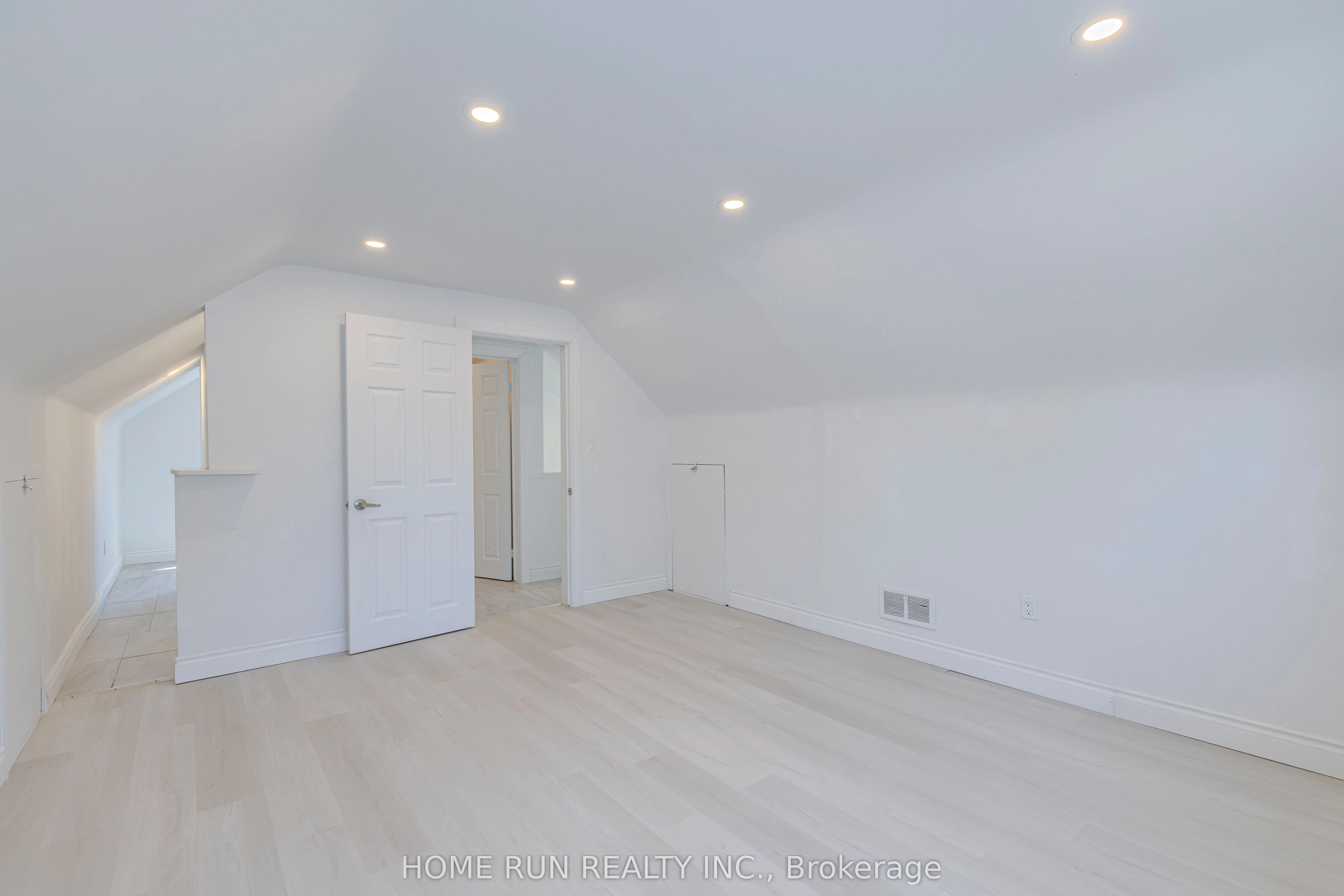 92 Meadowlands Drive W