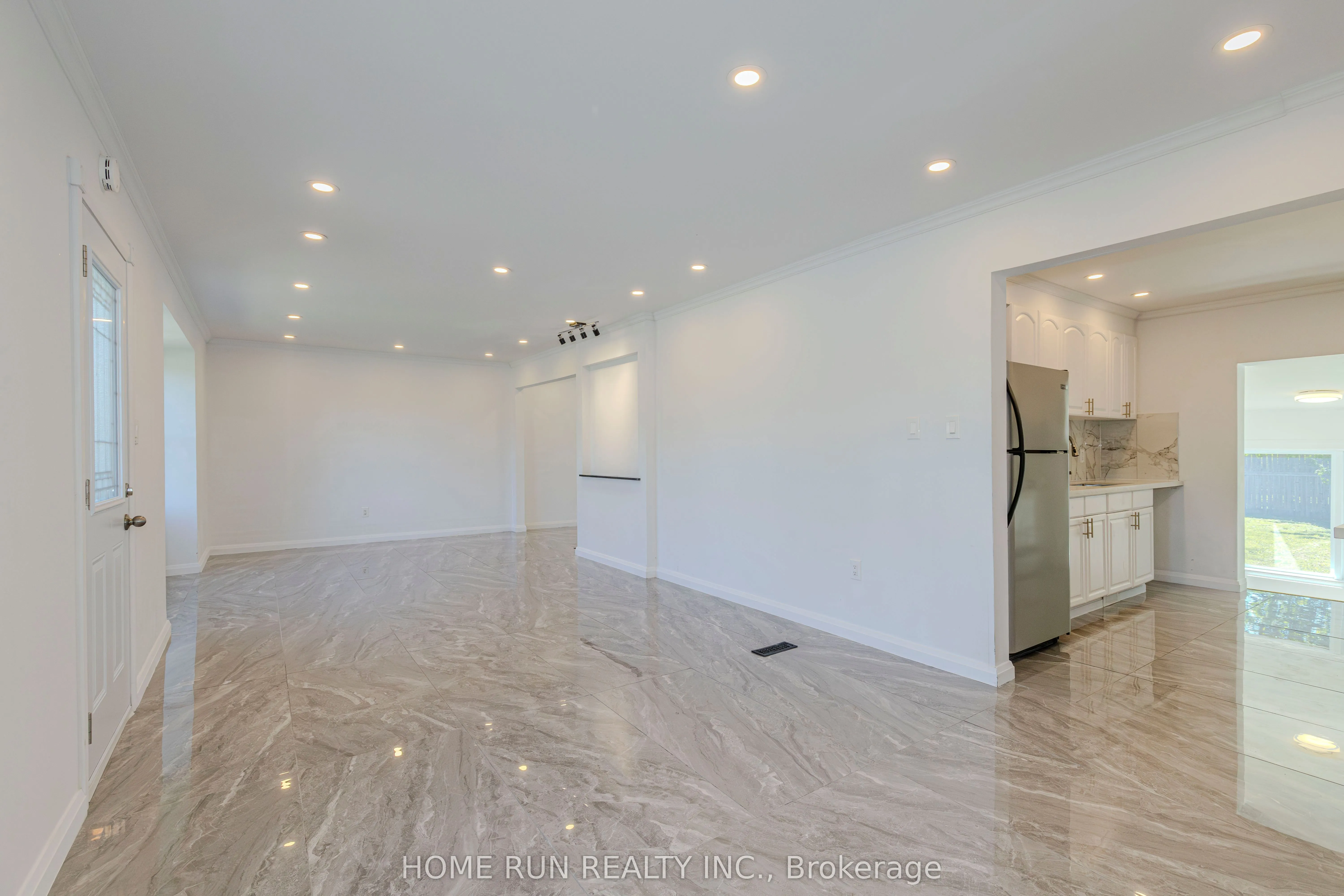 92 Meadowlands Drive W