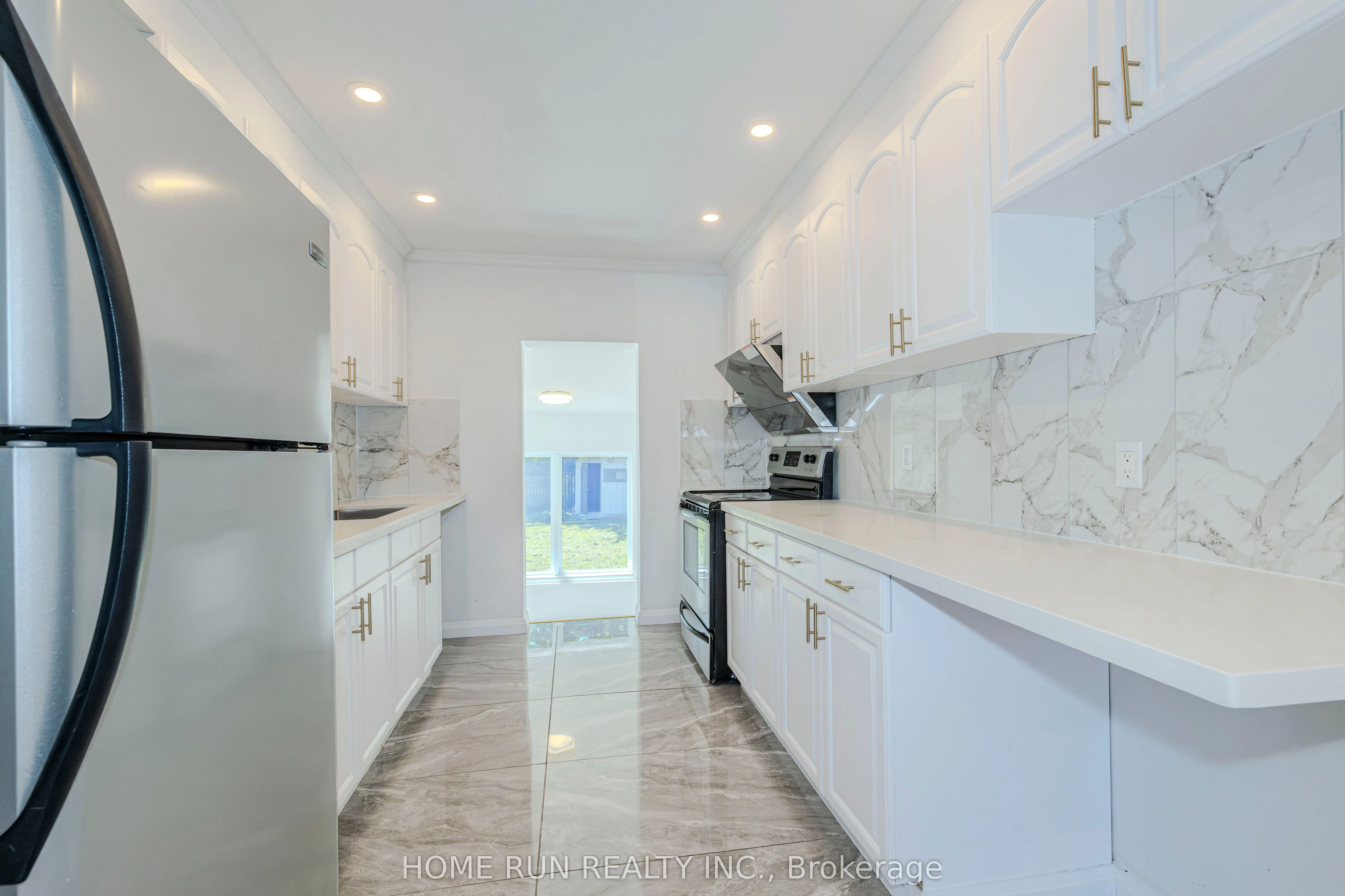 92 Meadowlands Drive W