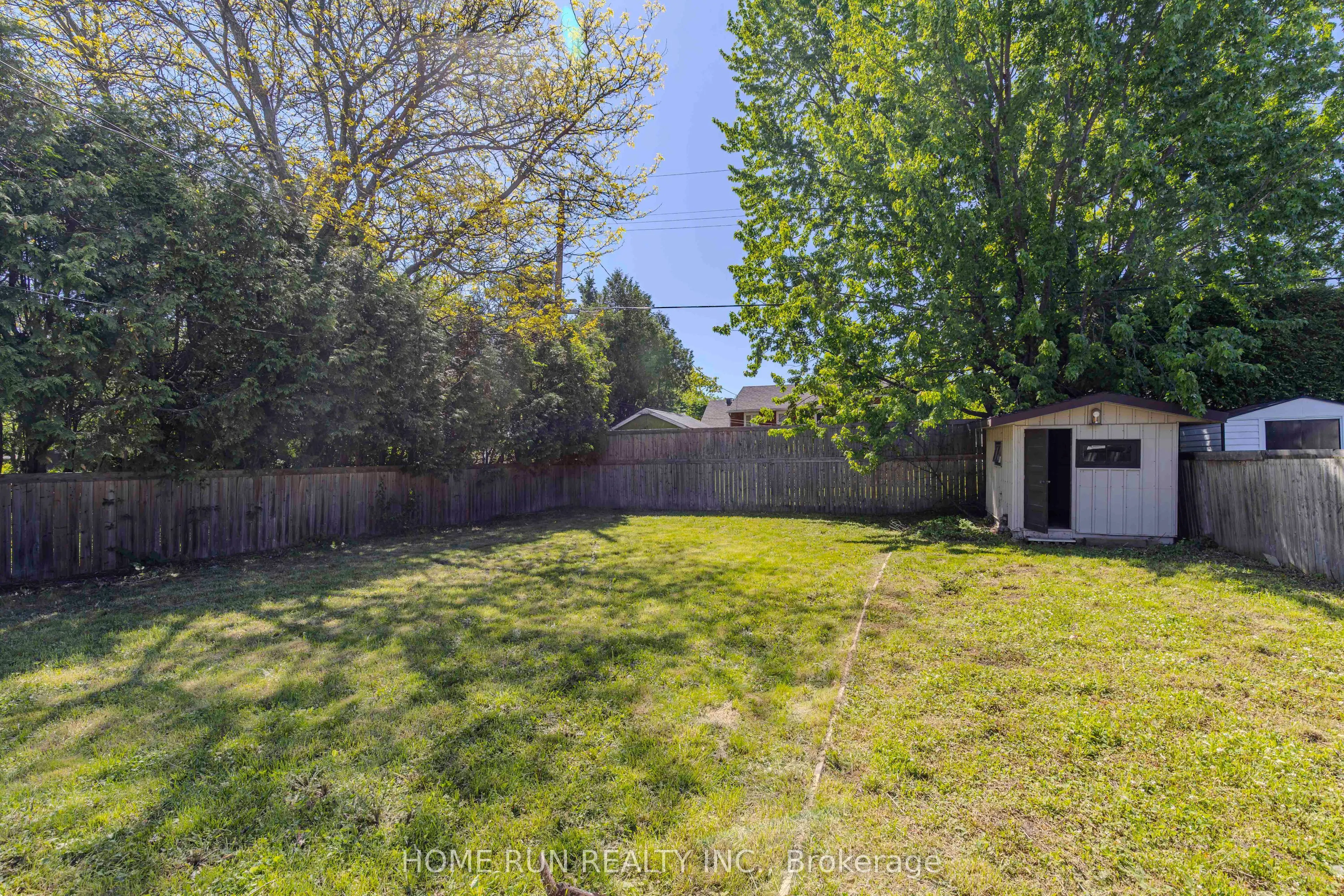 92 Meadowlands Drive W