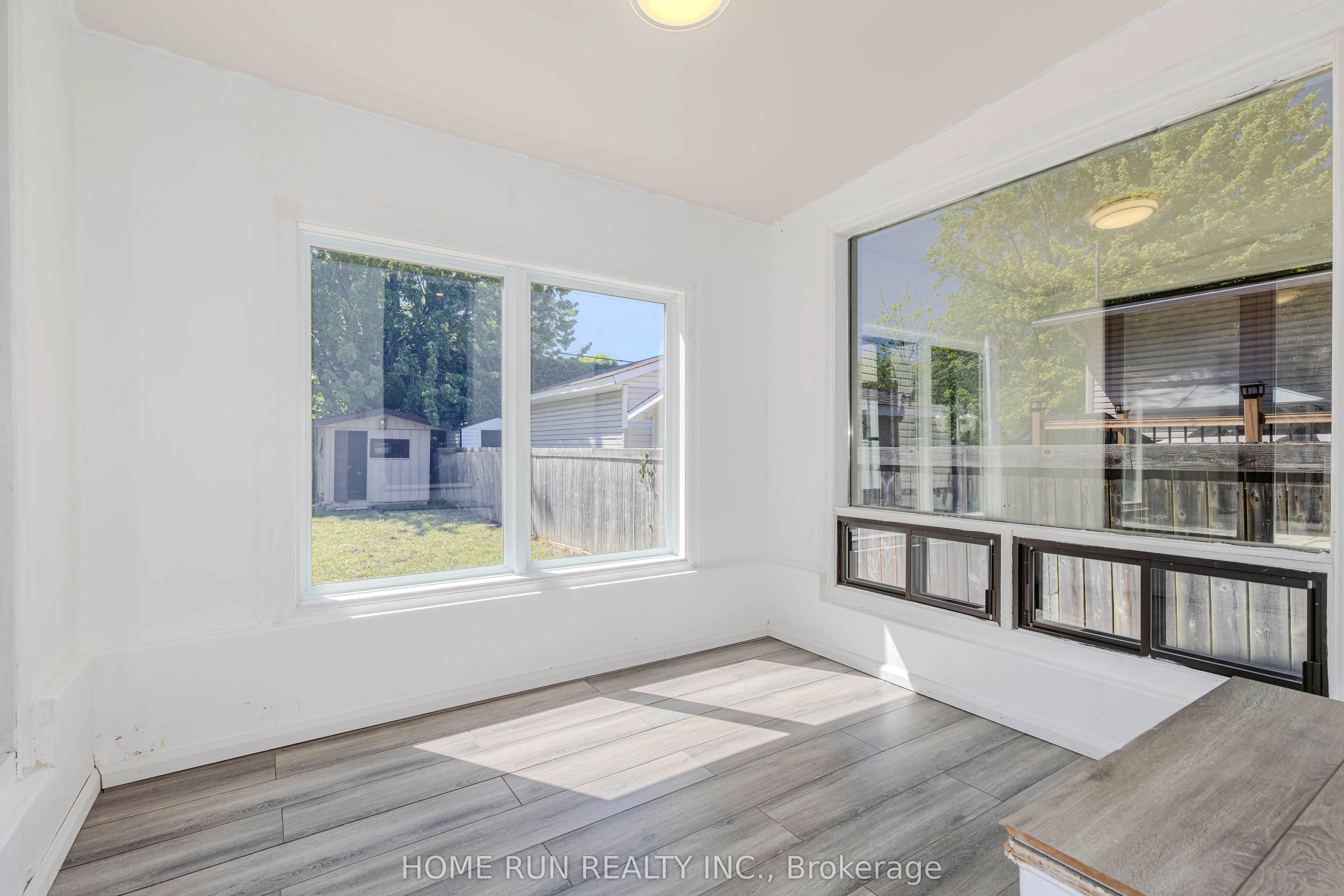 92 Meadowlands Drive W
