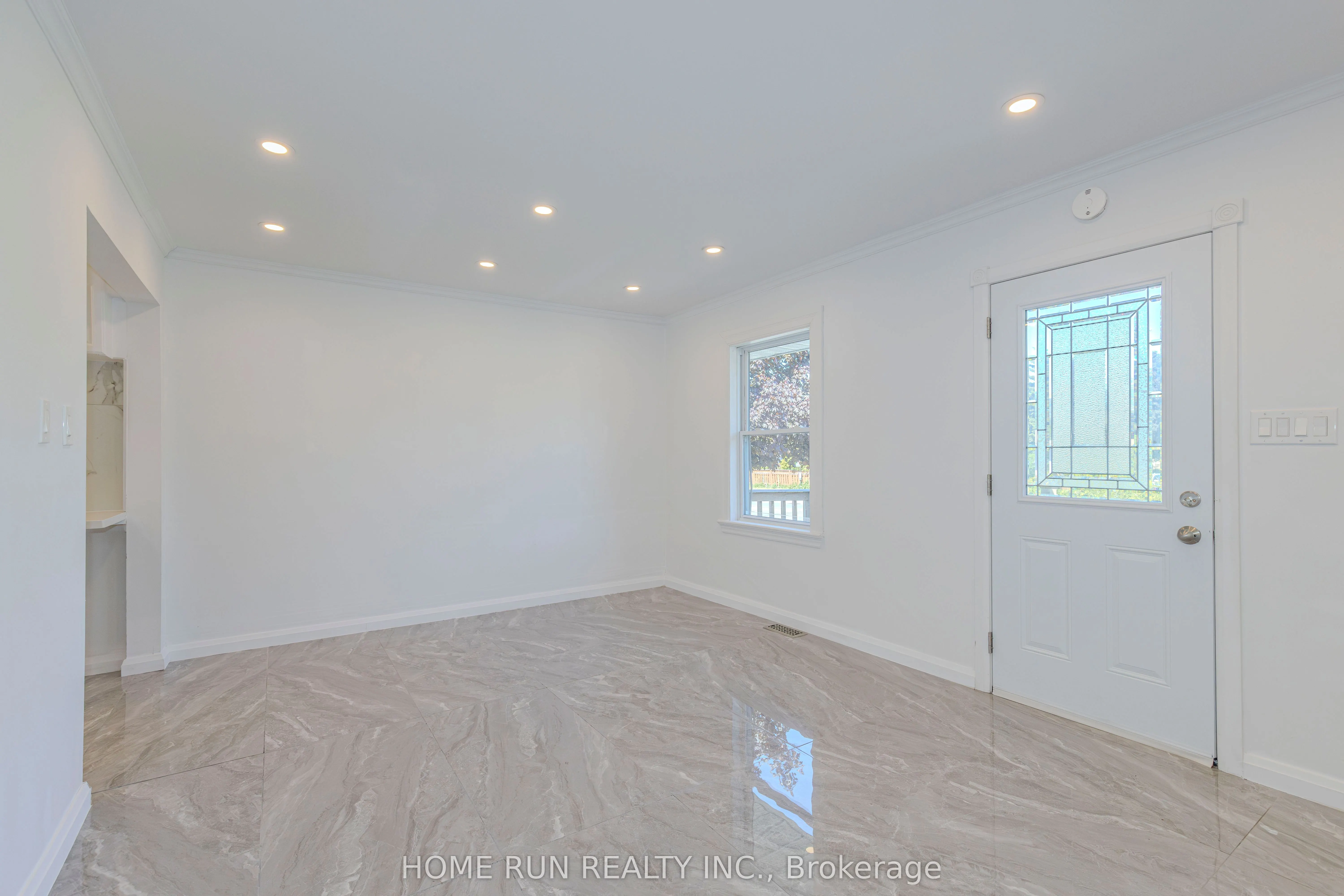 92 Meadowlands Drive W