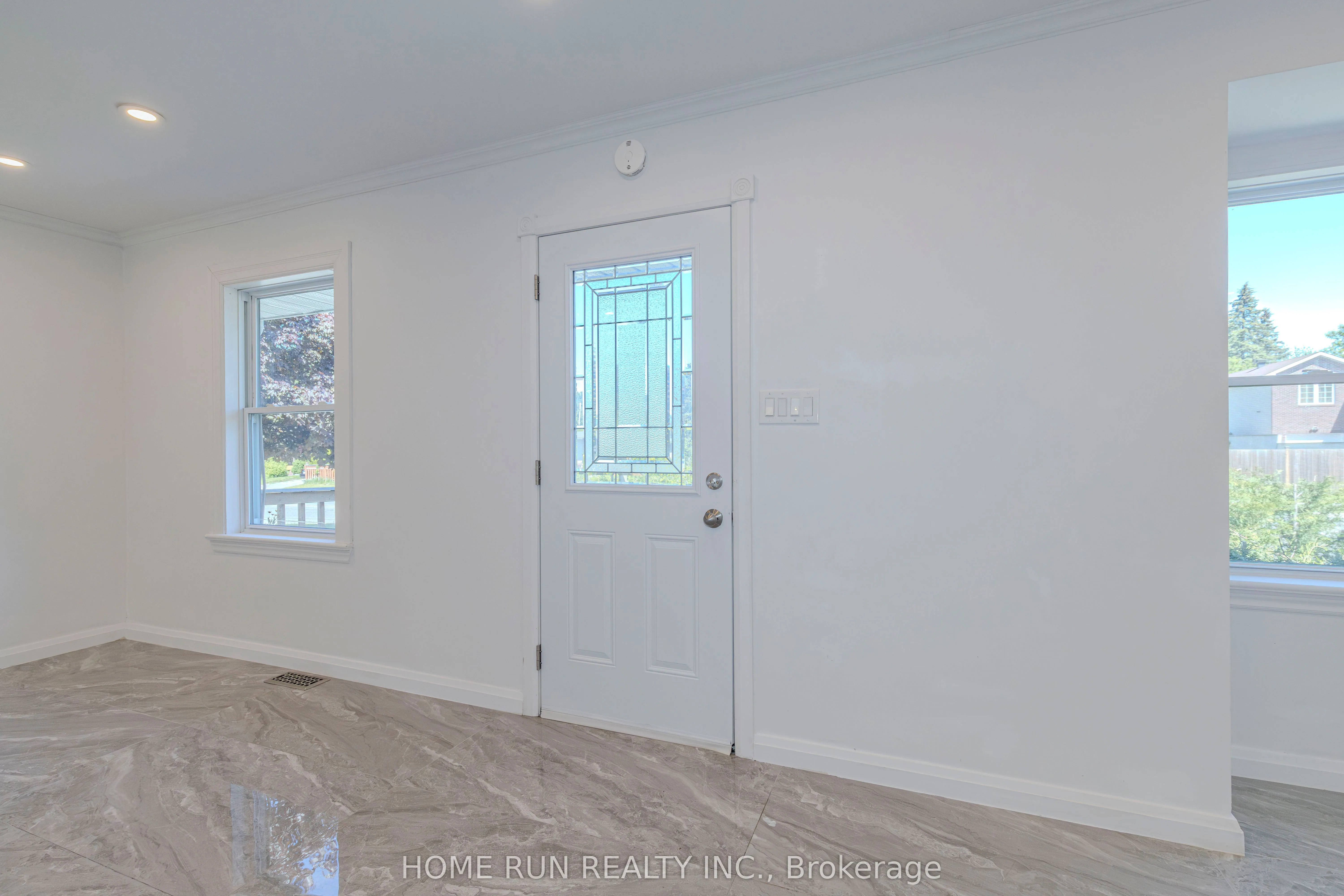 92 Meadowlands Drive W