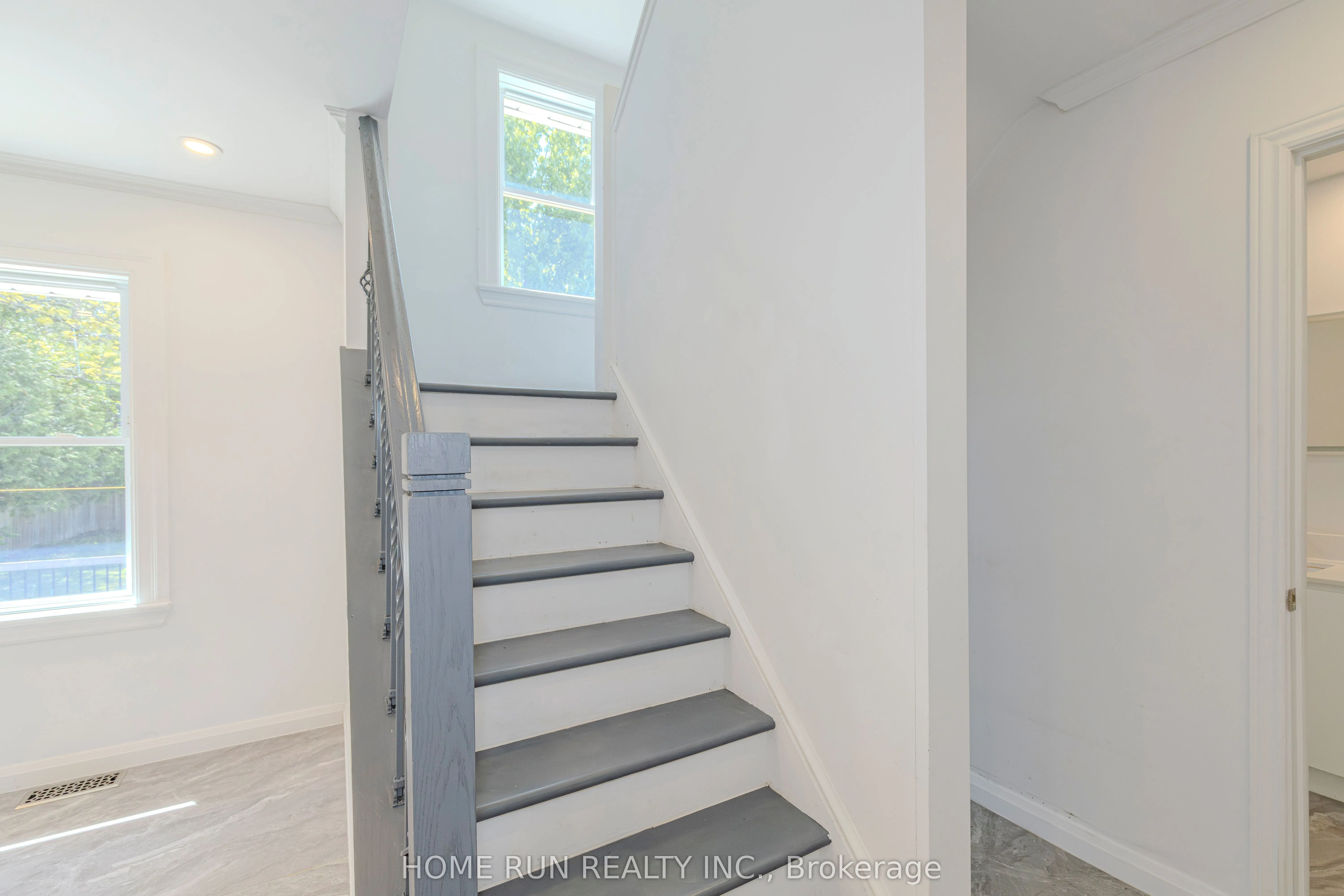 92 Meadowlands Drive W