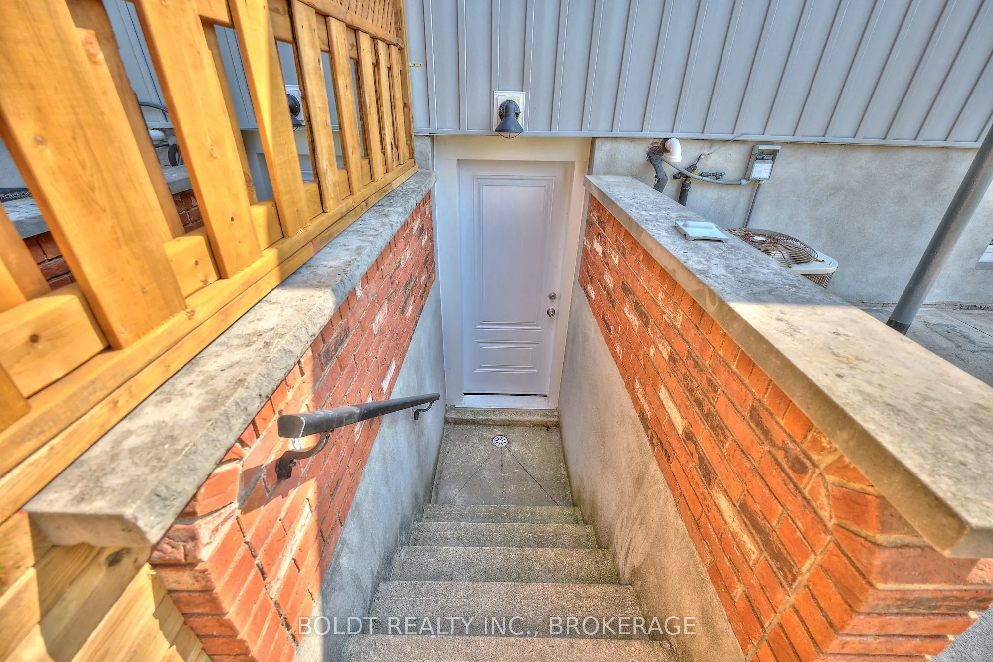 17 Colborne Street