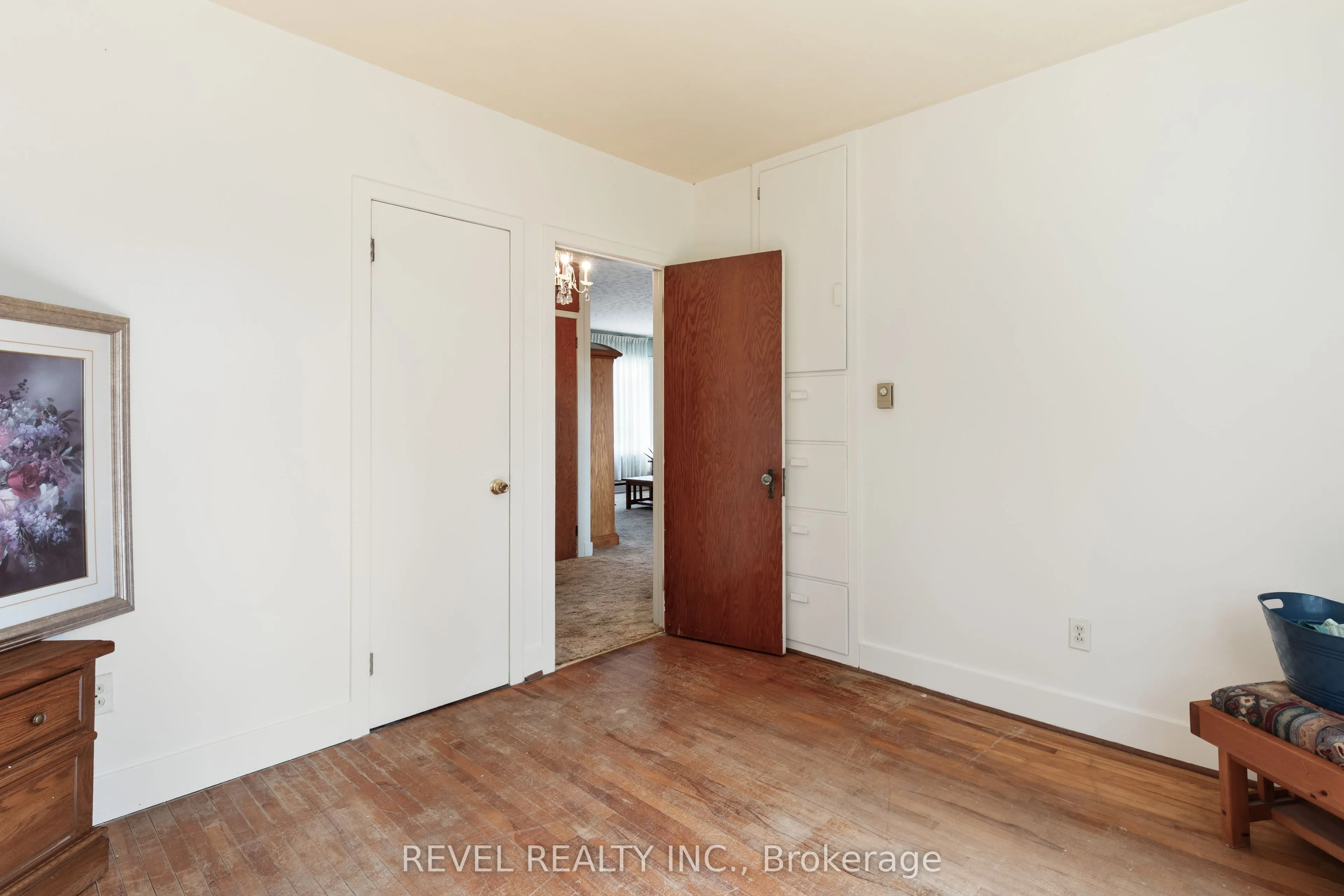 72 King Street W