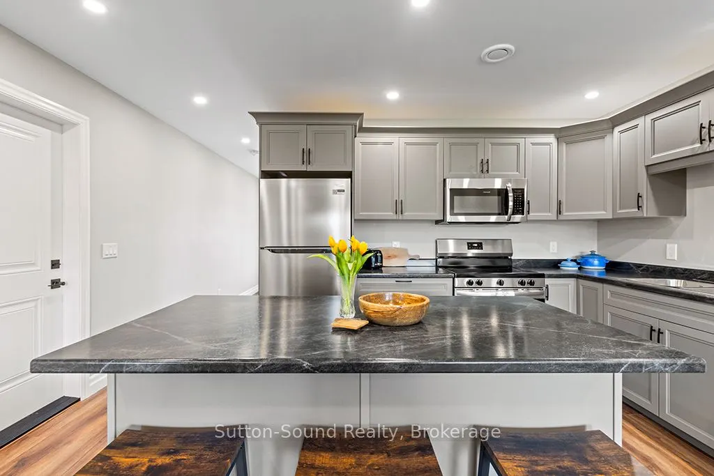18 Maple Golf Crescent, #2