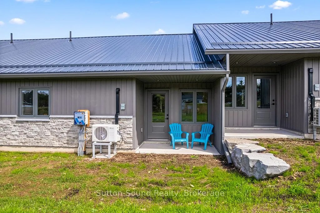 18 Maple Golf Crescent, #2