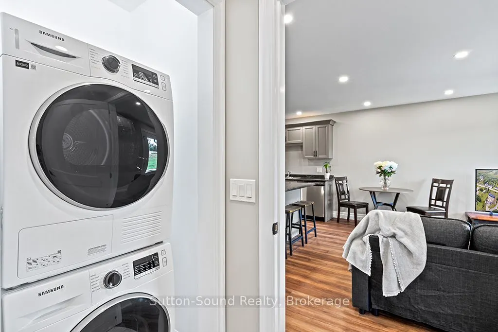 18 Maple Golf Crescent, #2