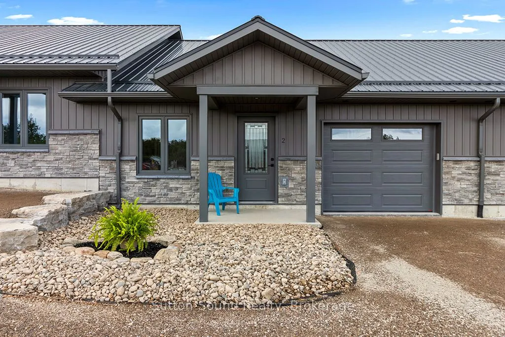 18 Maple Golf Crescent, #2
