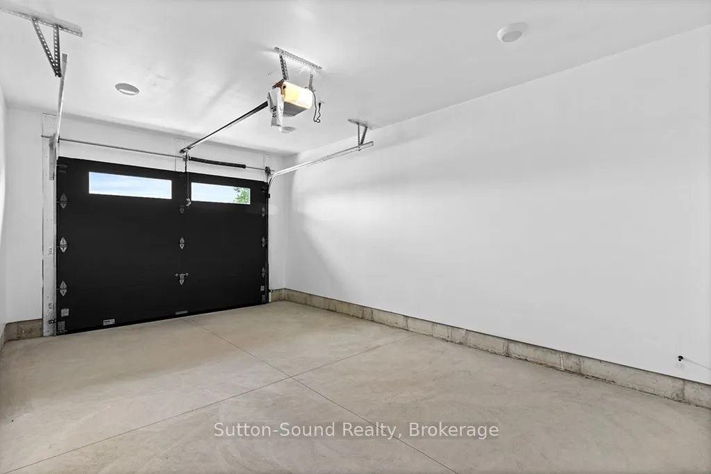 18 Maple Golf Crescent, #2