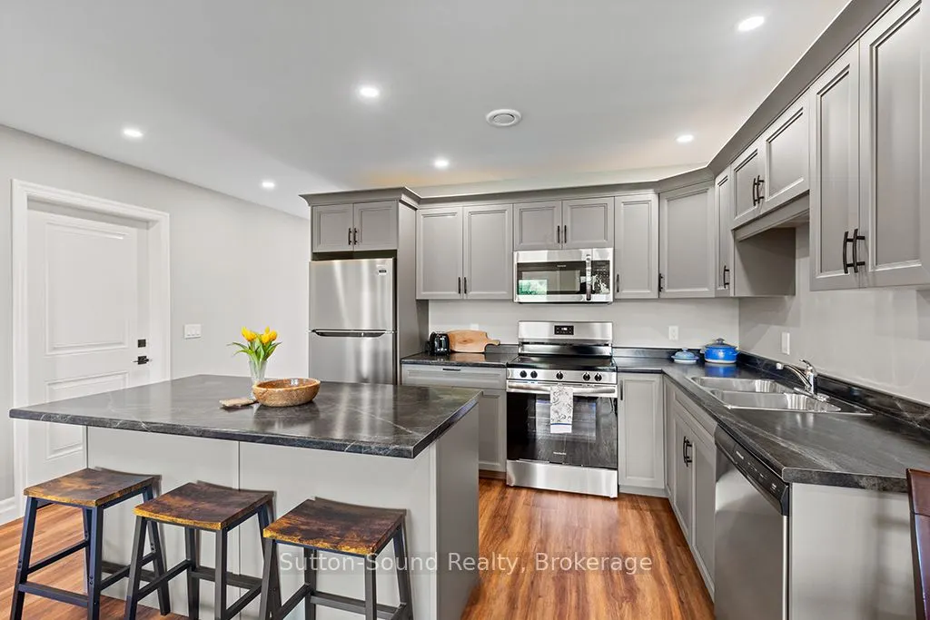 18 Maple Golf Crescent, #2